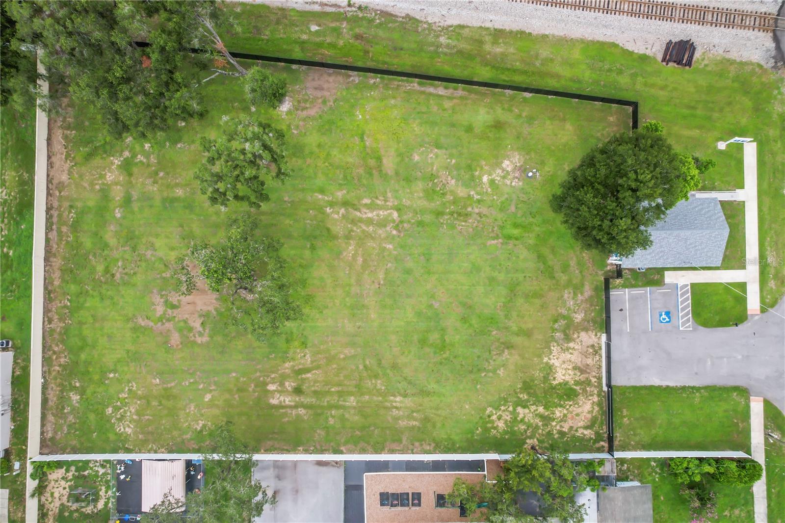 Listing photo id 15 for 514 Limona Road