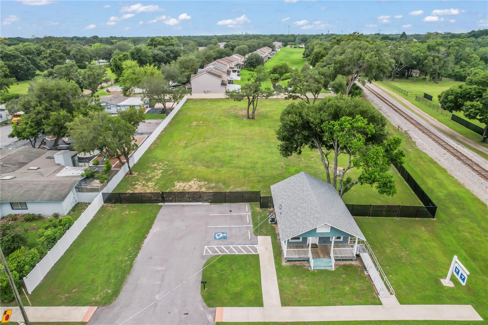 Listing photo id 17 for 514 Limona Road