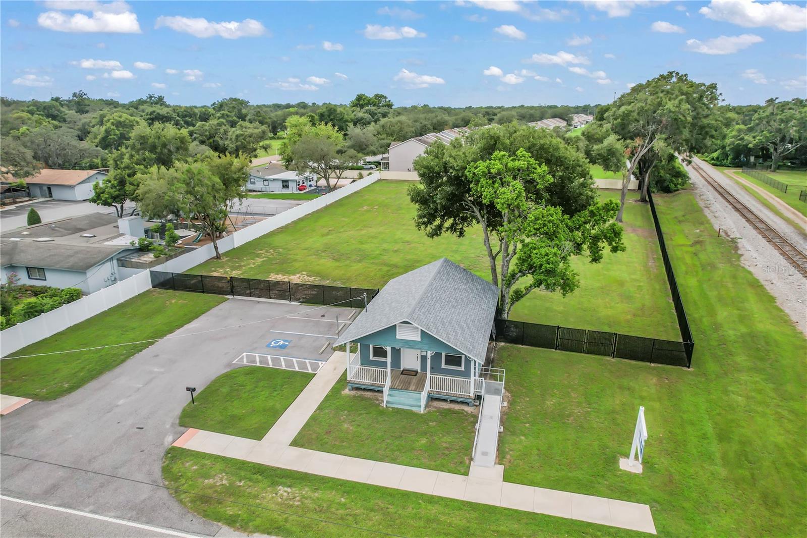 Listing photo id 18 for 514 Limona Road