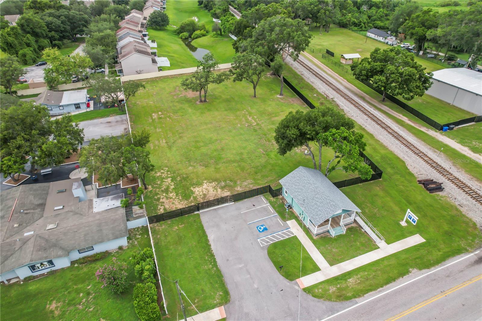 Listing photo id 19 for 514 Limona Road