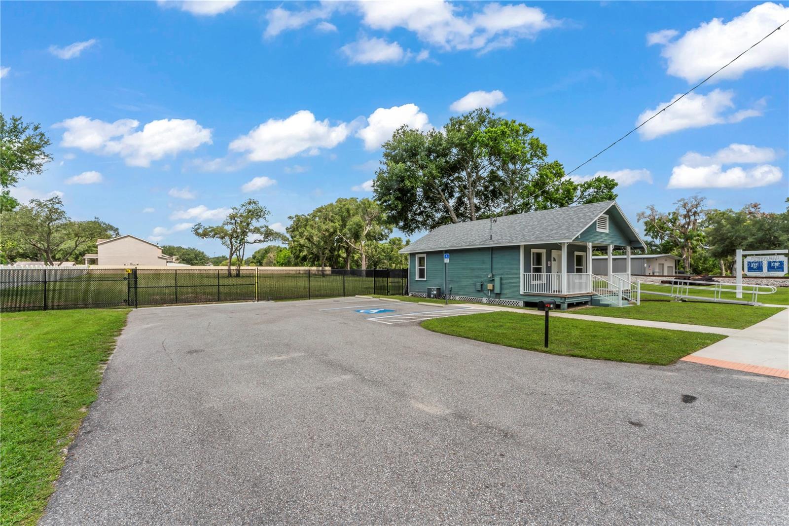 Listing photo id 21 for 514 Limona Road