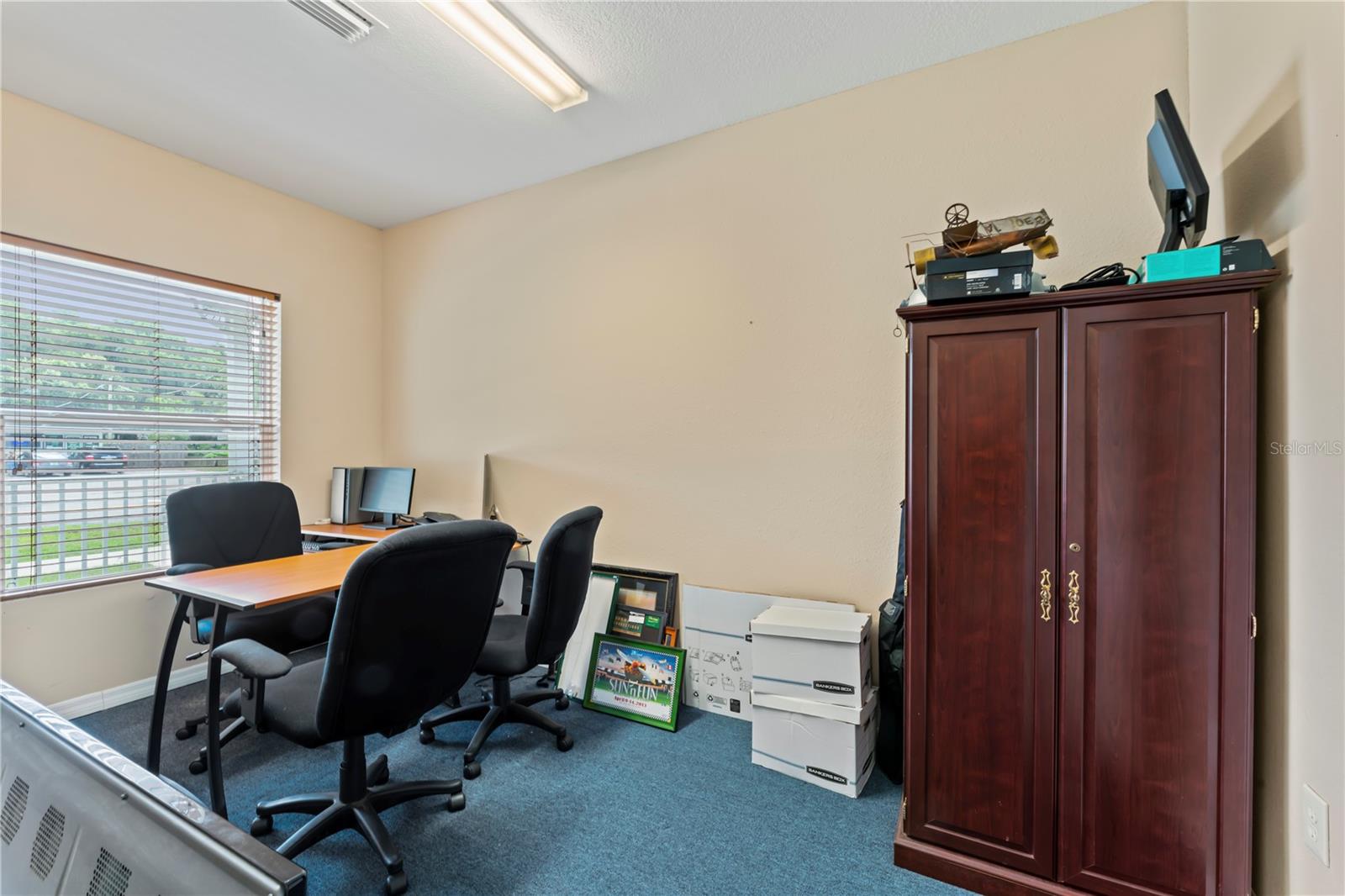 Listing photo id 5 for 514 Limona Road