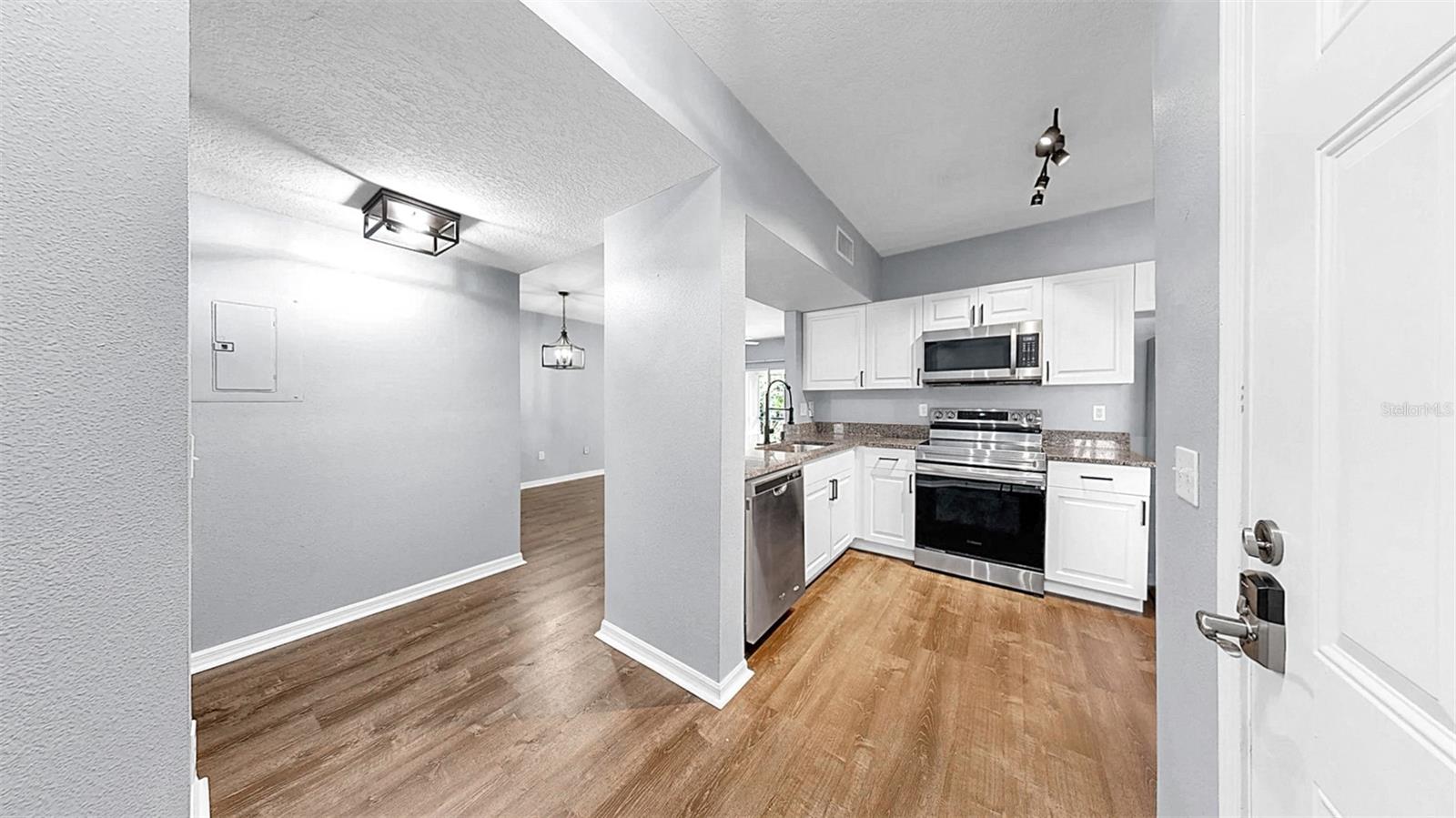 Image 14 of 46 For 6439 Cypressdale Drive 101