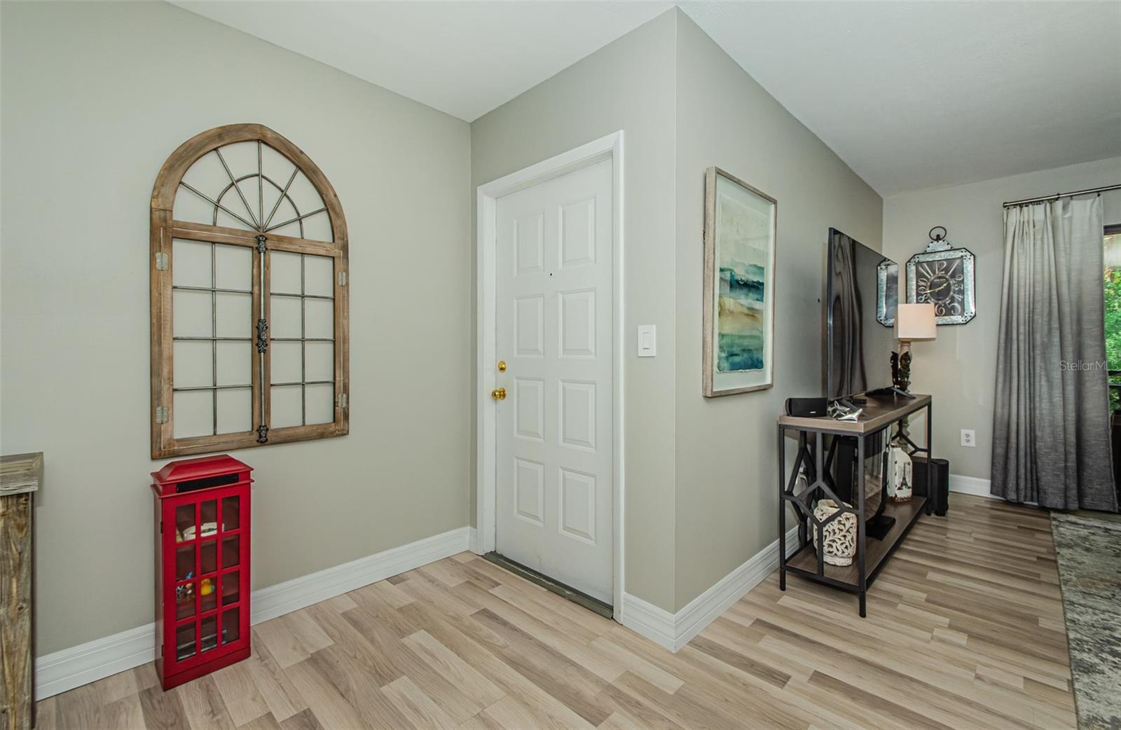 Image 5 of 40 For 1290 Pine Ridge Circle E G1