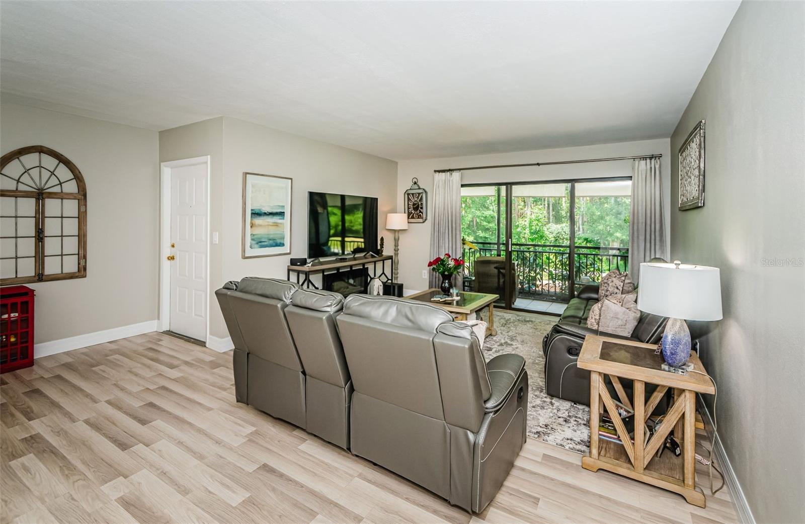 Image 7 of 40 For 1290 Pine Ridge Circle E G1