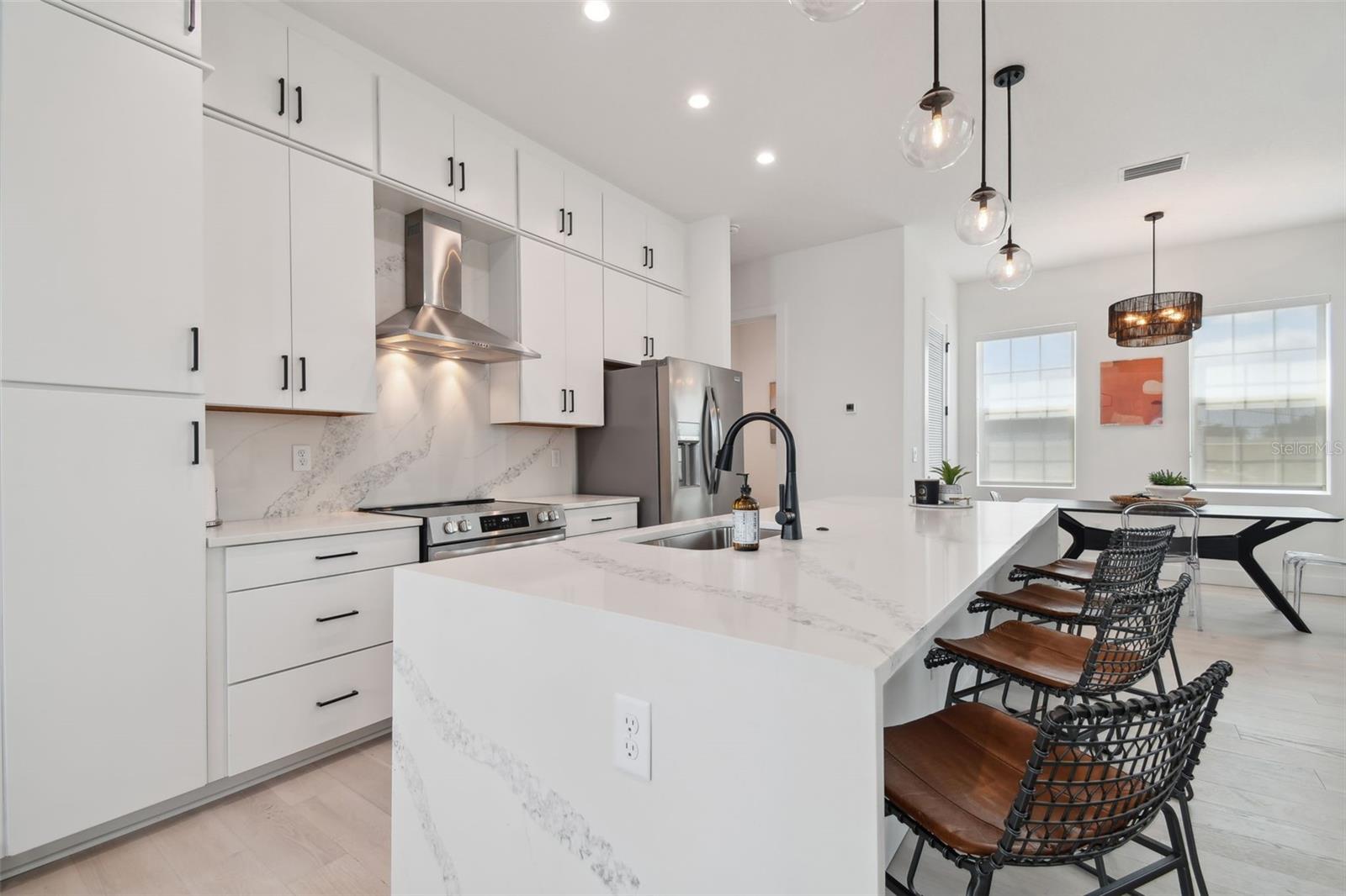 Image 11 of 59 For 2758 5th Avenue S