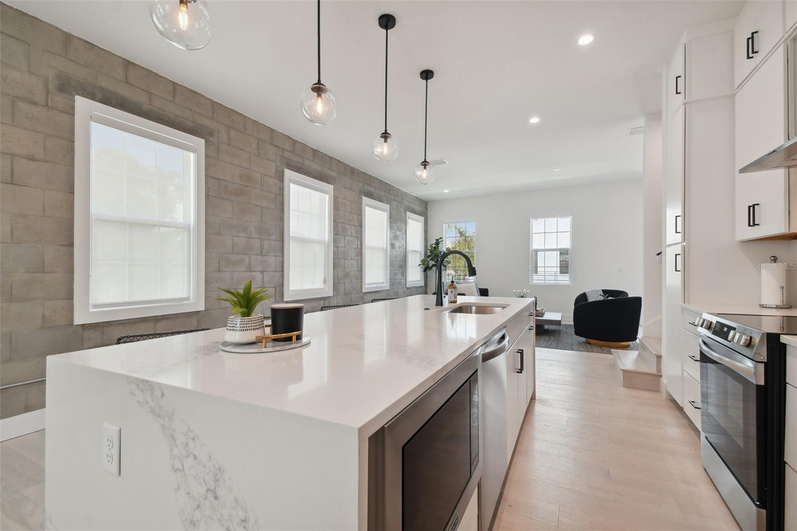 Image 5 of 59 For 2758 5th Avenue S