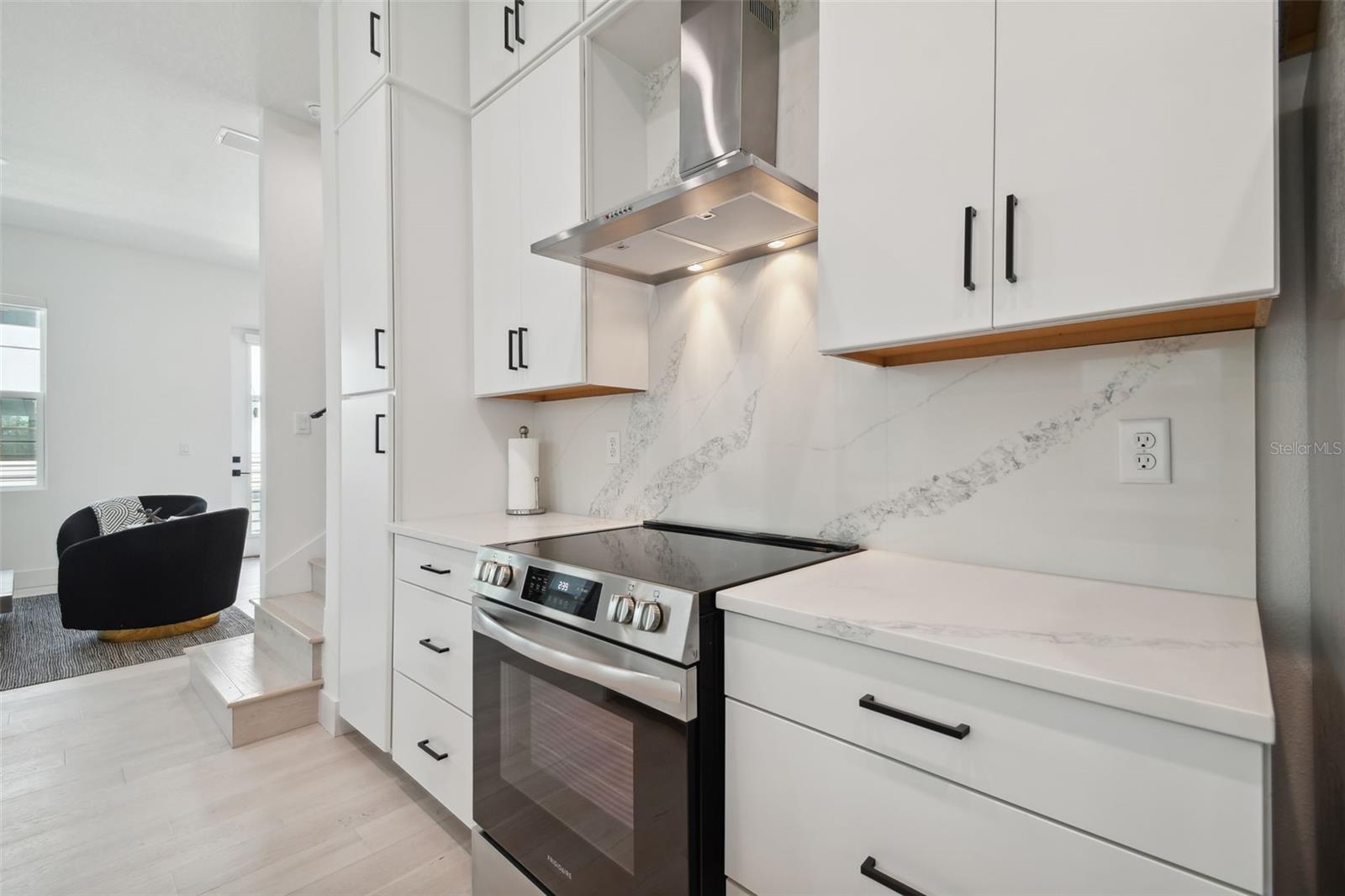 Image 7 of 59 For 2758 5th Avenue S