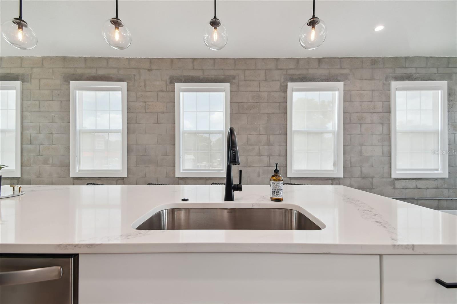Image 8 of 59 For 2758 5th Avenue S