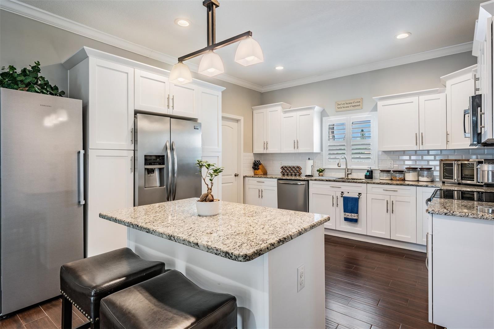 Image 18 of 33 For 260 Lincoln Circle N