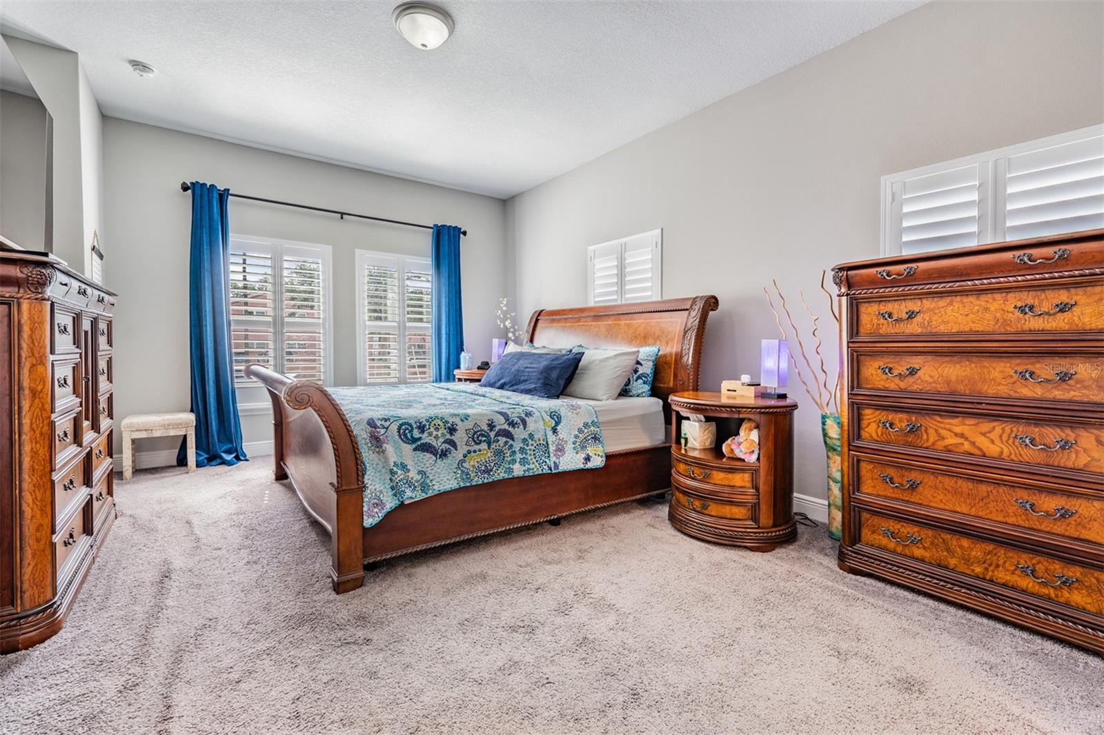 Image 22 of 33 For 260 Lincoln Circle N