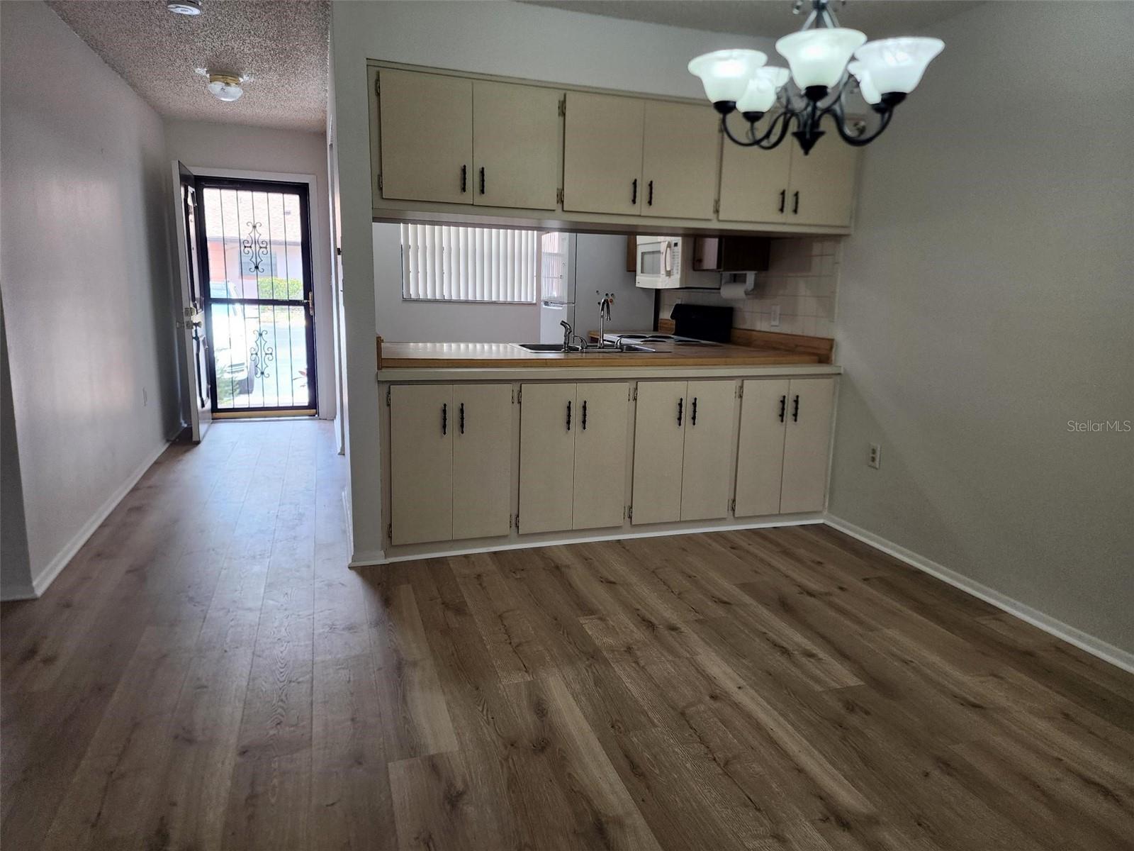 Image 5 of 17 For 13250 Ridge Road 9-3
