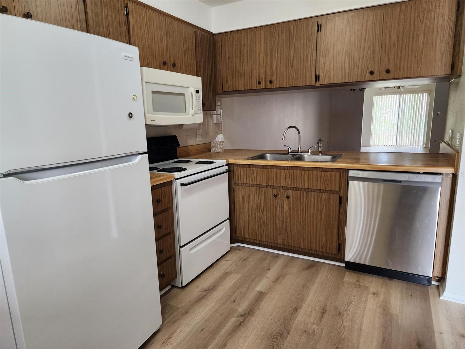 Image 6 of 17 For 13250 Ridge Road 9-3