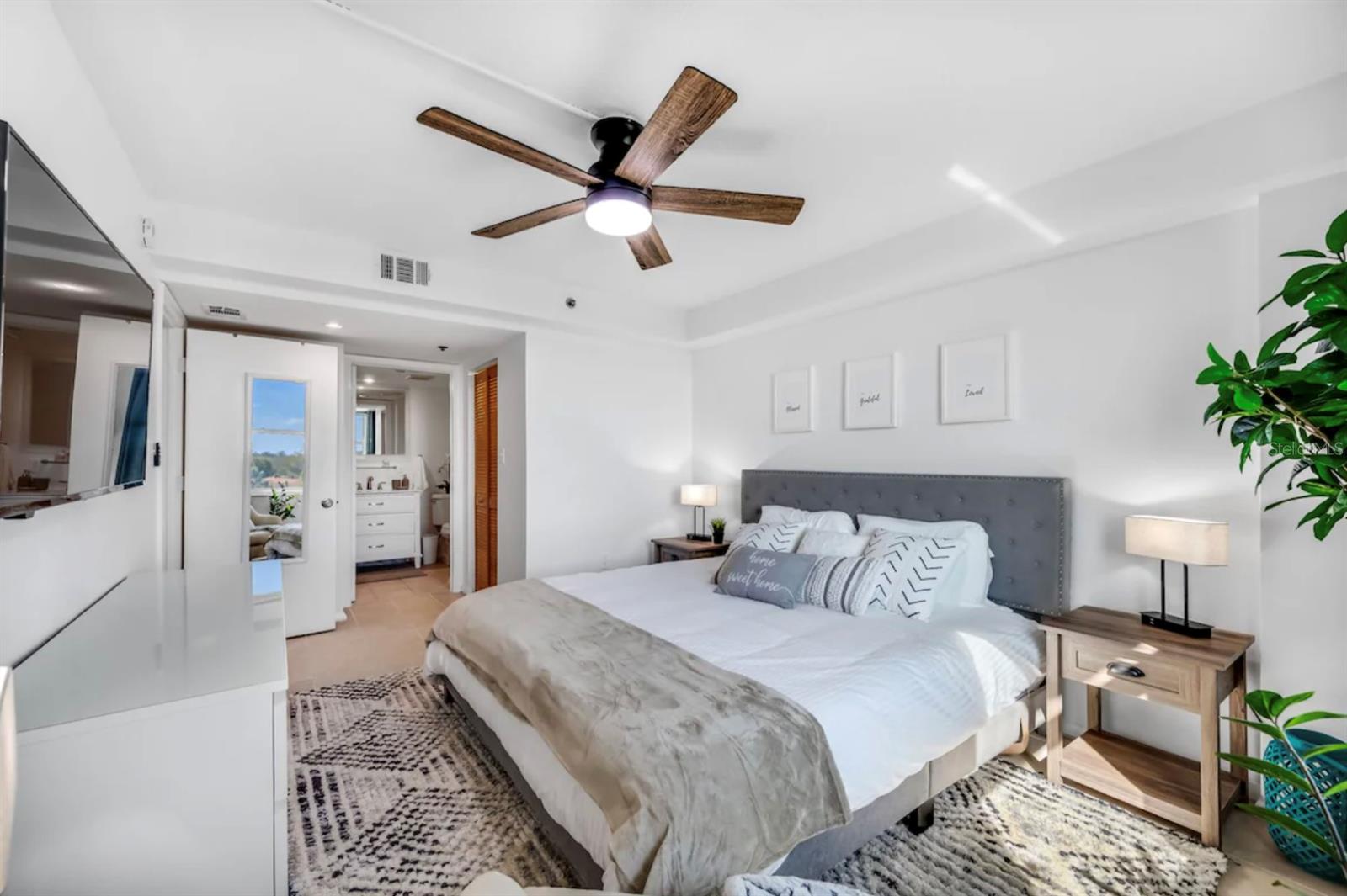 Image 16 of 59 For 701 Madison Avenue 414