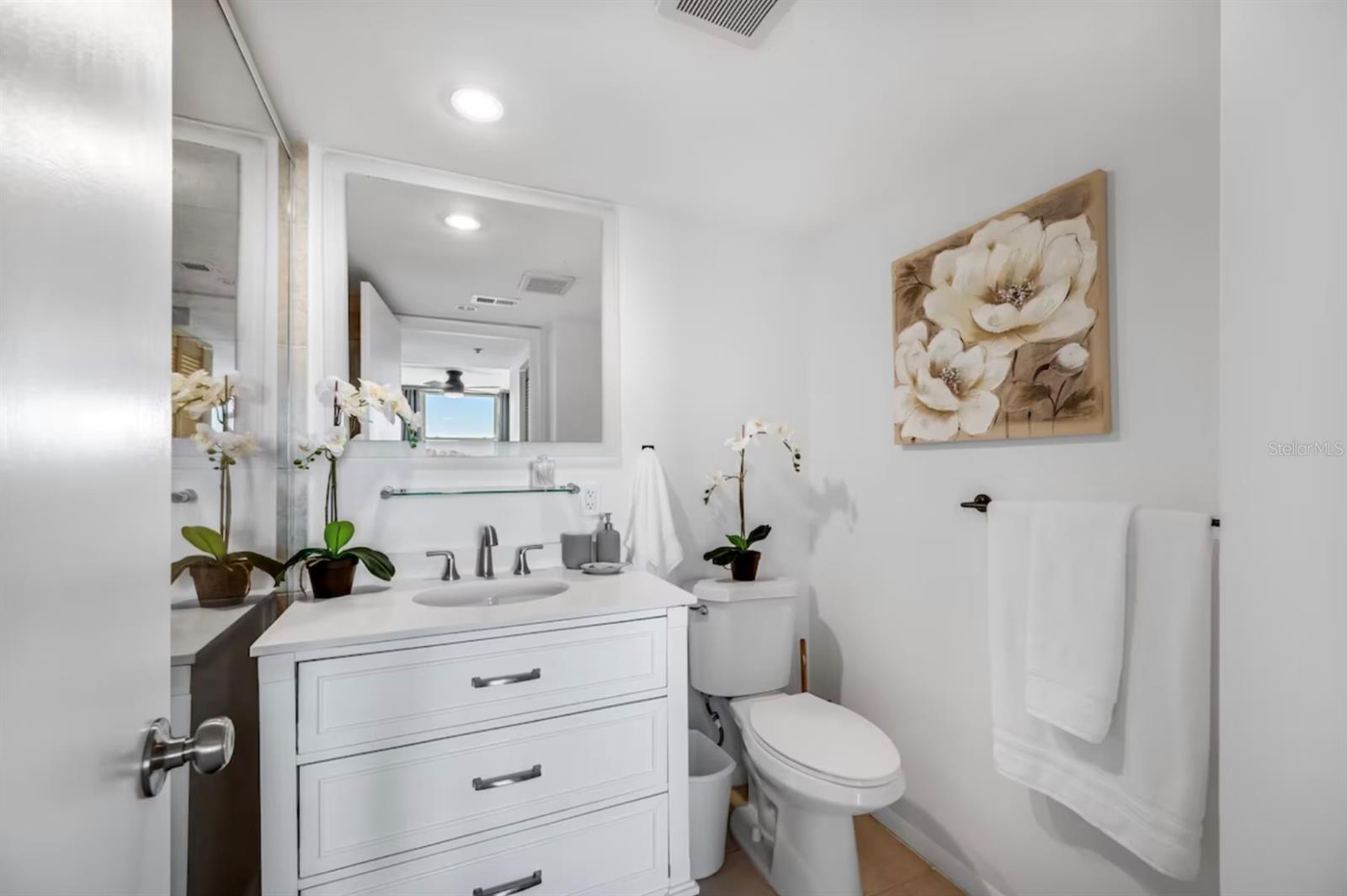 Image 18 of 59 For 701 Madison Avenue 414