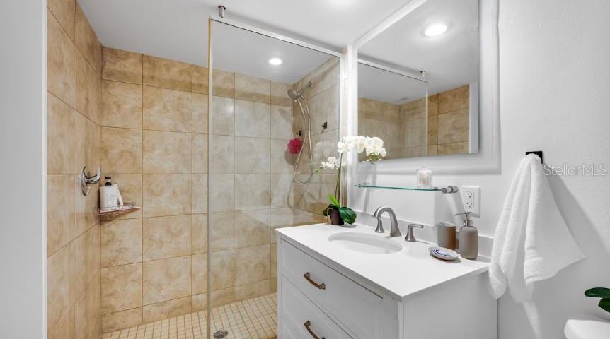 Image 19 of 59 For 701 Madison Avenue 414