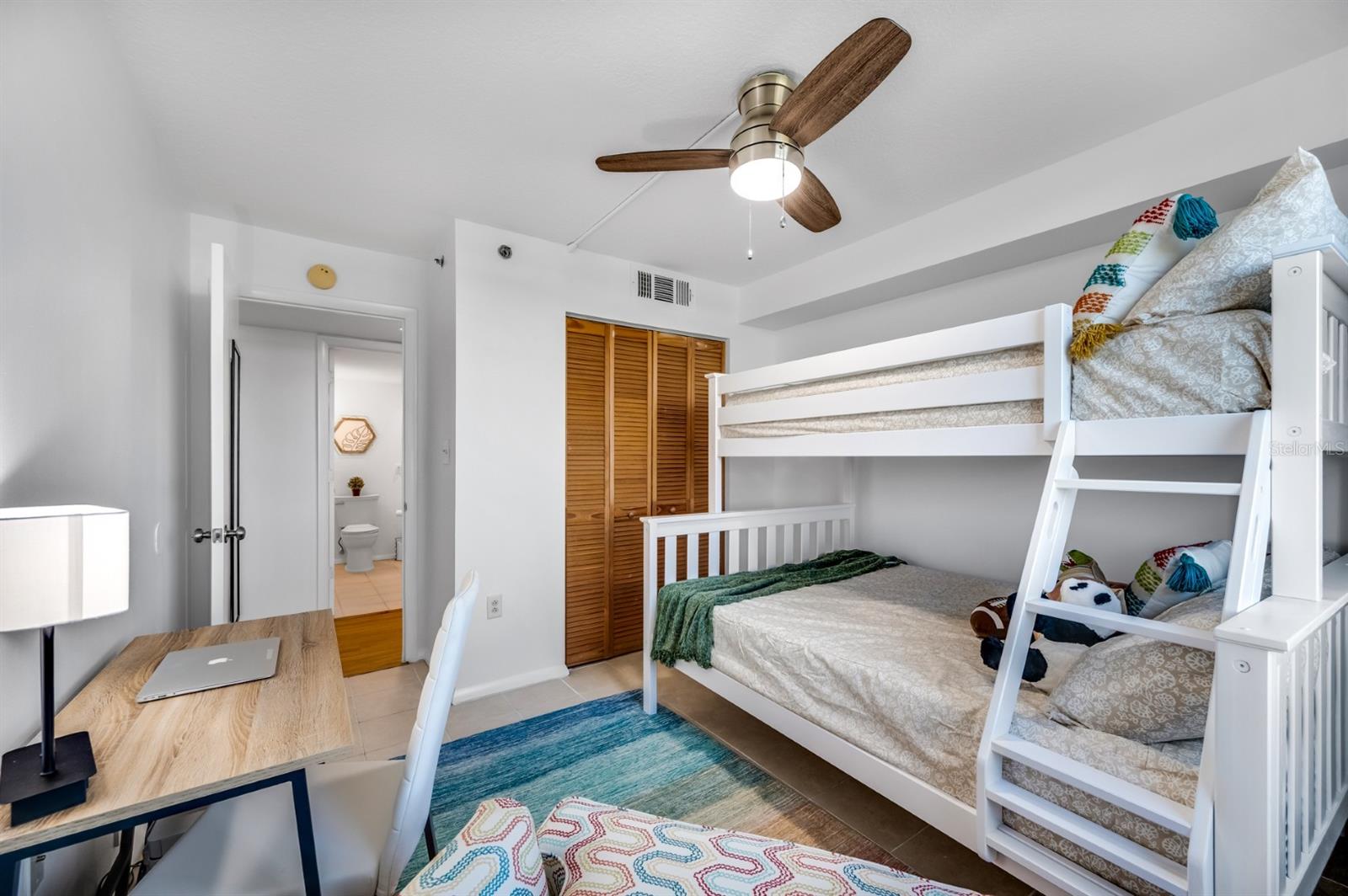 Image 24 of 59 For 701 Madison Avenue 414