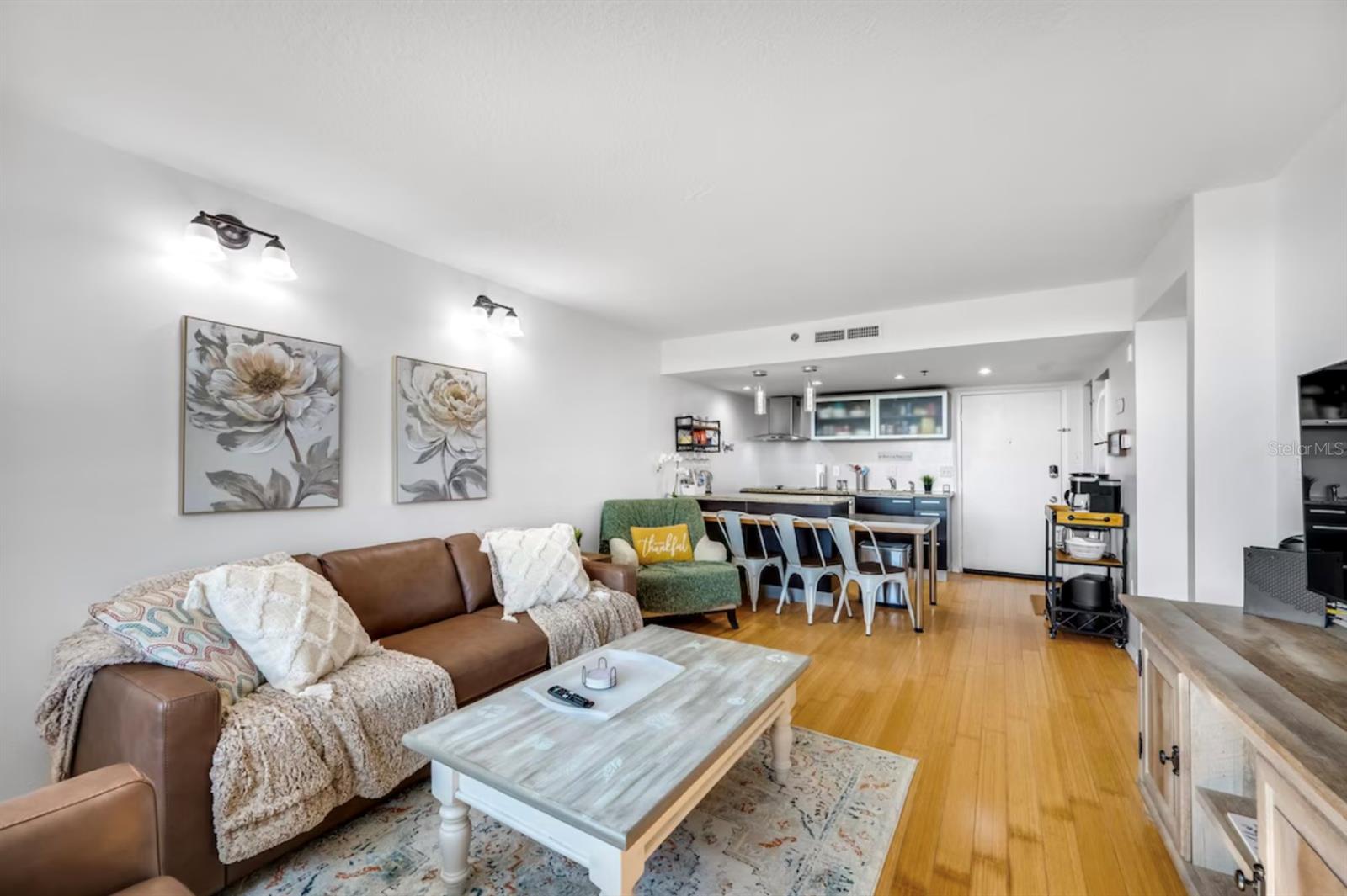 Image 7 of 59 For 701 Madison Avenue 414