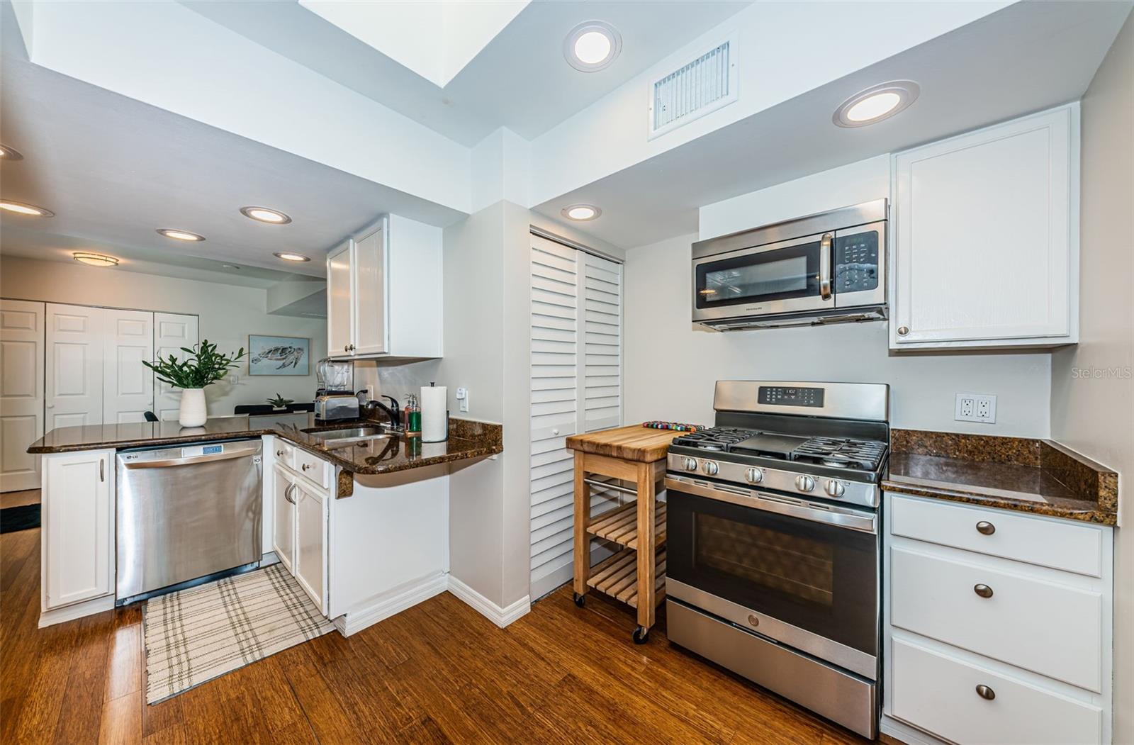 Image 11 of 40 For 451 27th Avenue N