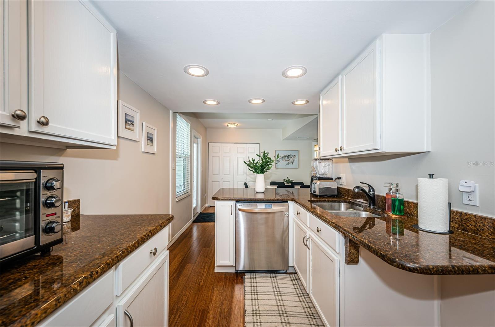 Image 13 of 40 For 451 27th Avenue N