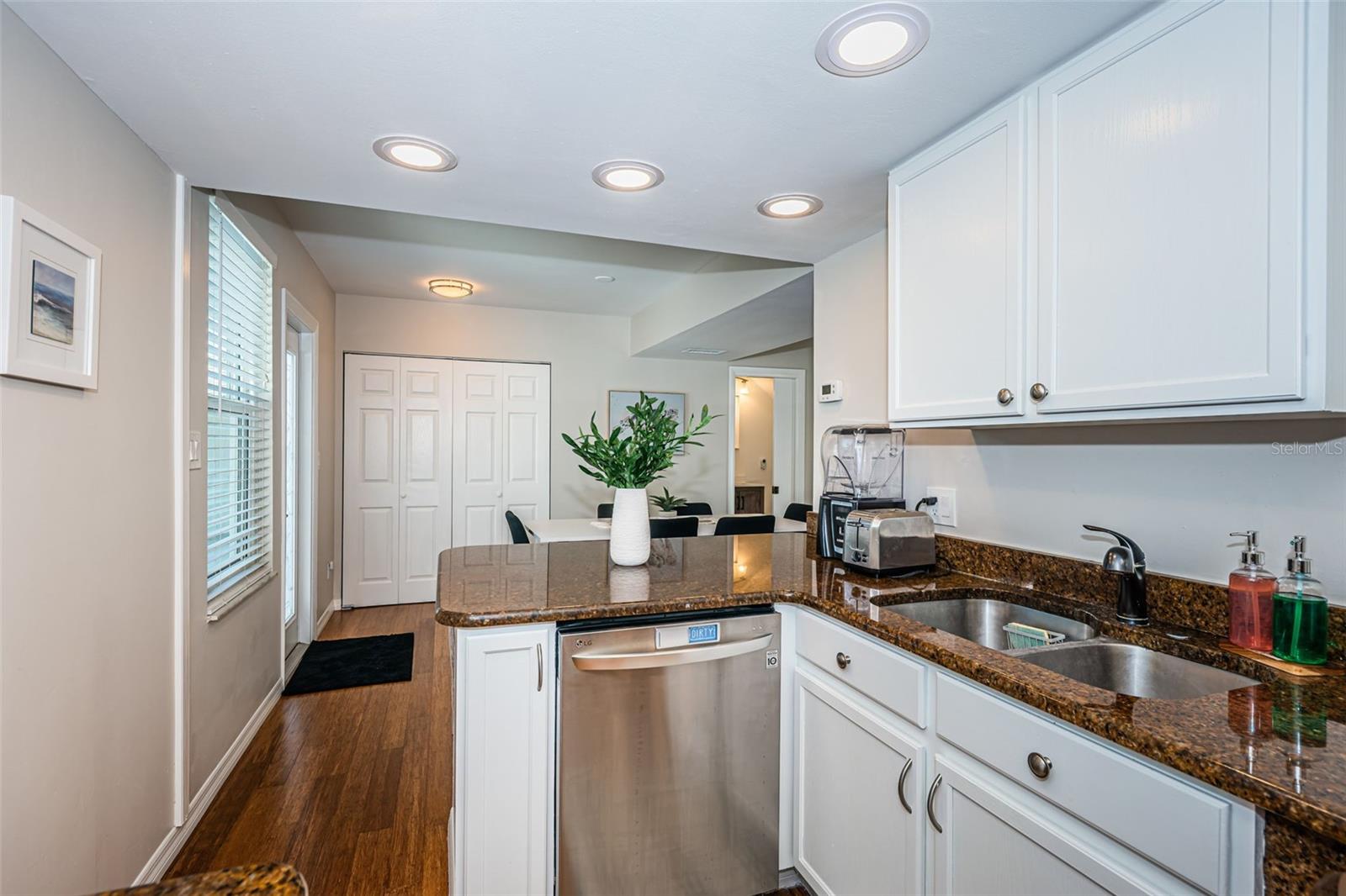 Image 14 of 40 For 451 27th Avenue N
