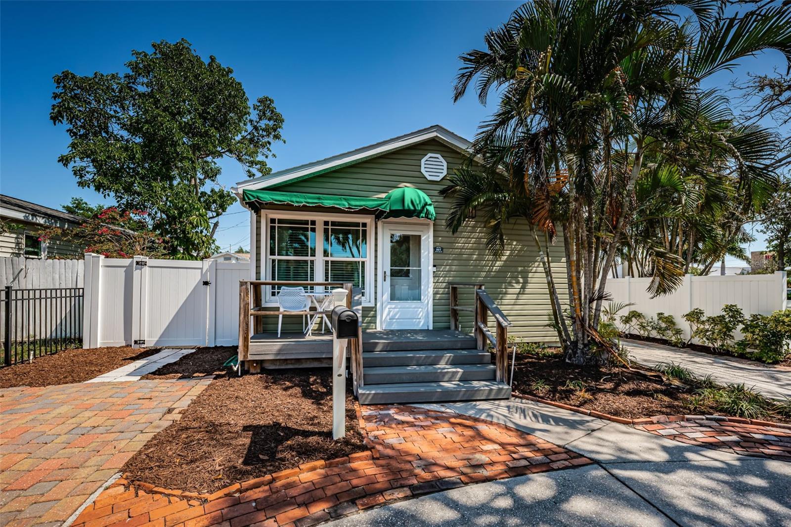 Image 2 of 40 For 451 27th Avenue N
