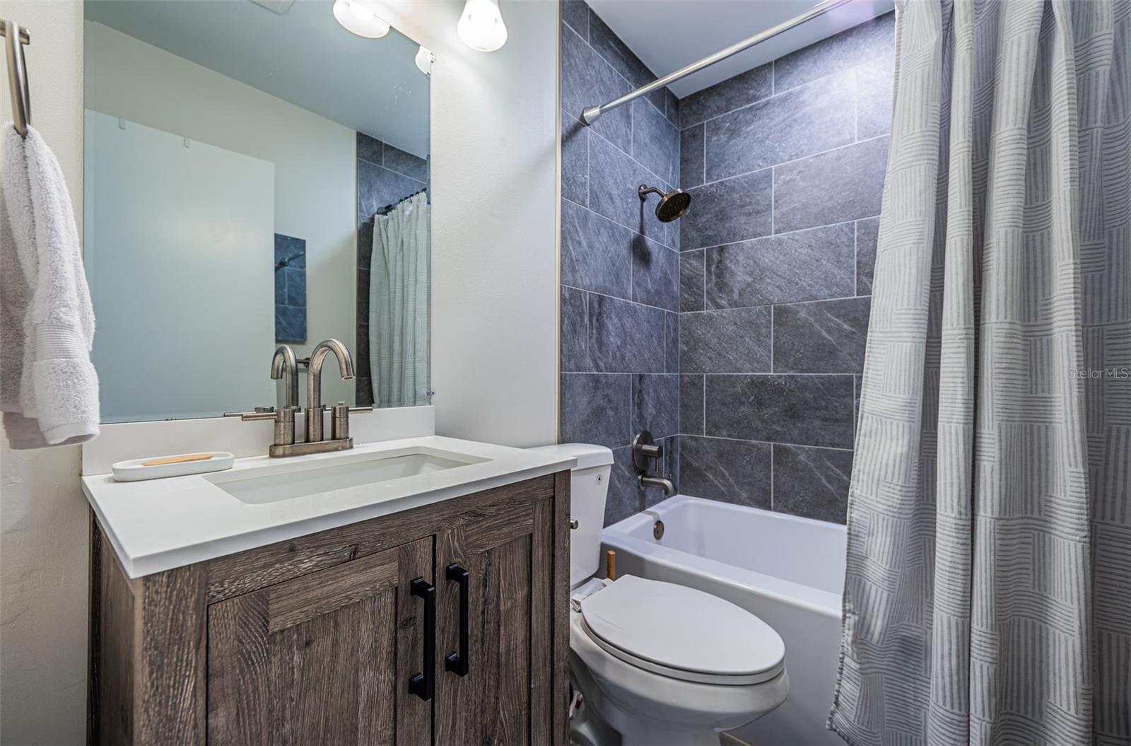 Image 28 of 40 For 451 27th Avenue N