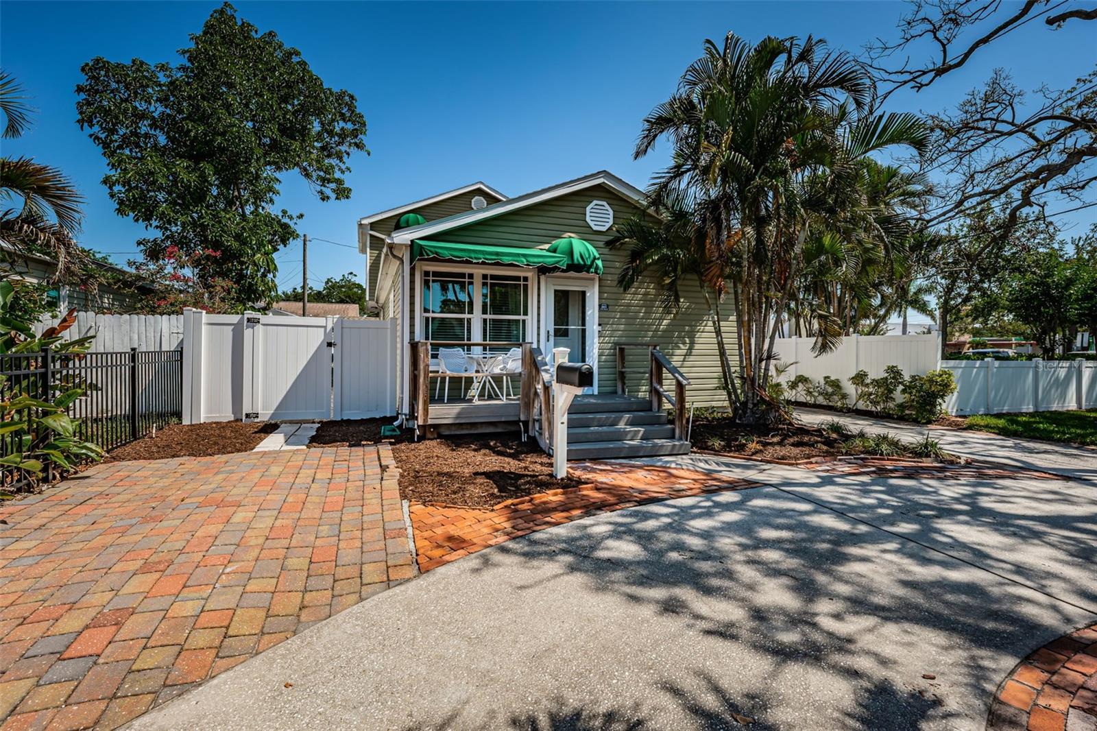 Image 4 of 40 For 451 27th Avenue N