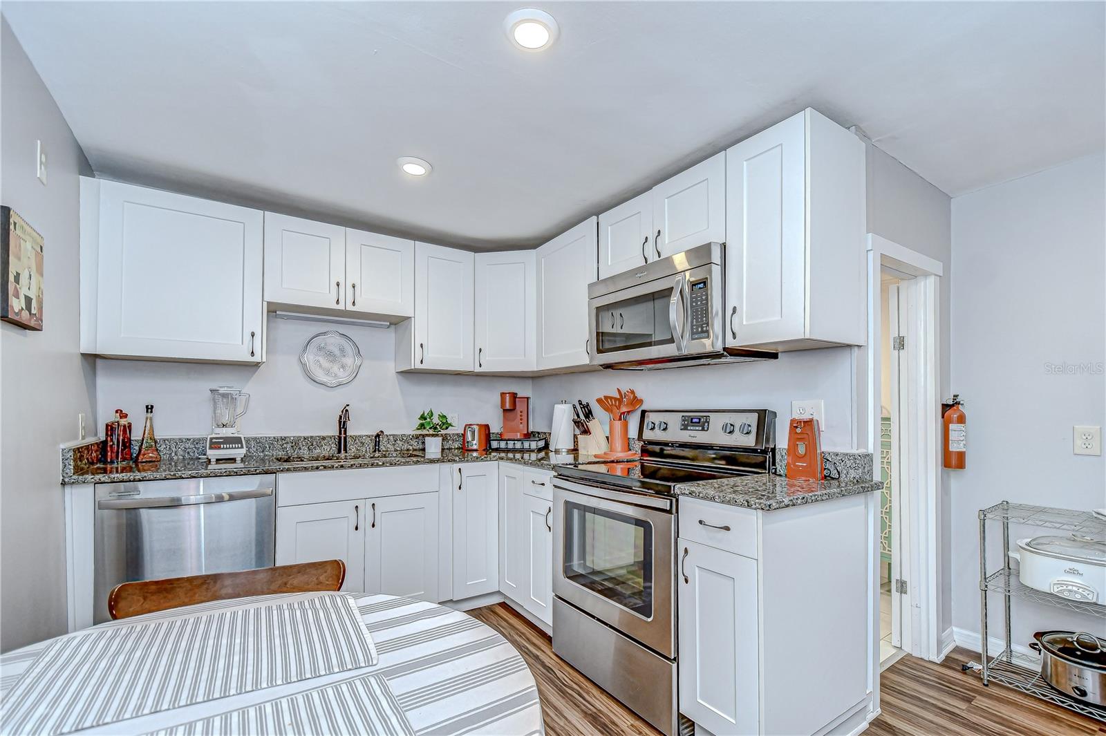 Image 17 of 34 For 5437 Delette Avenue S A