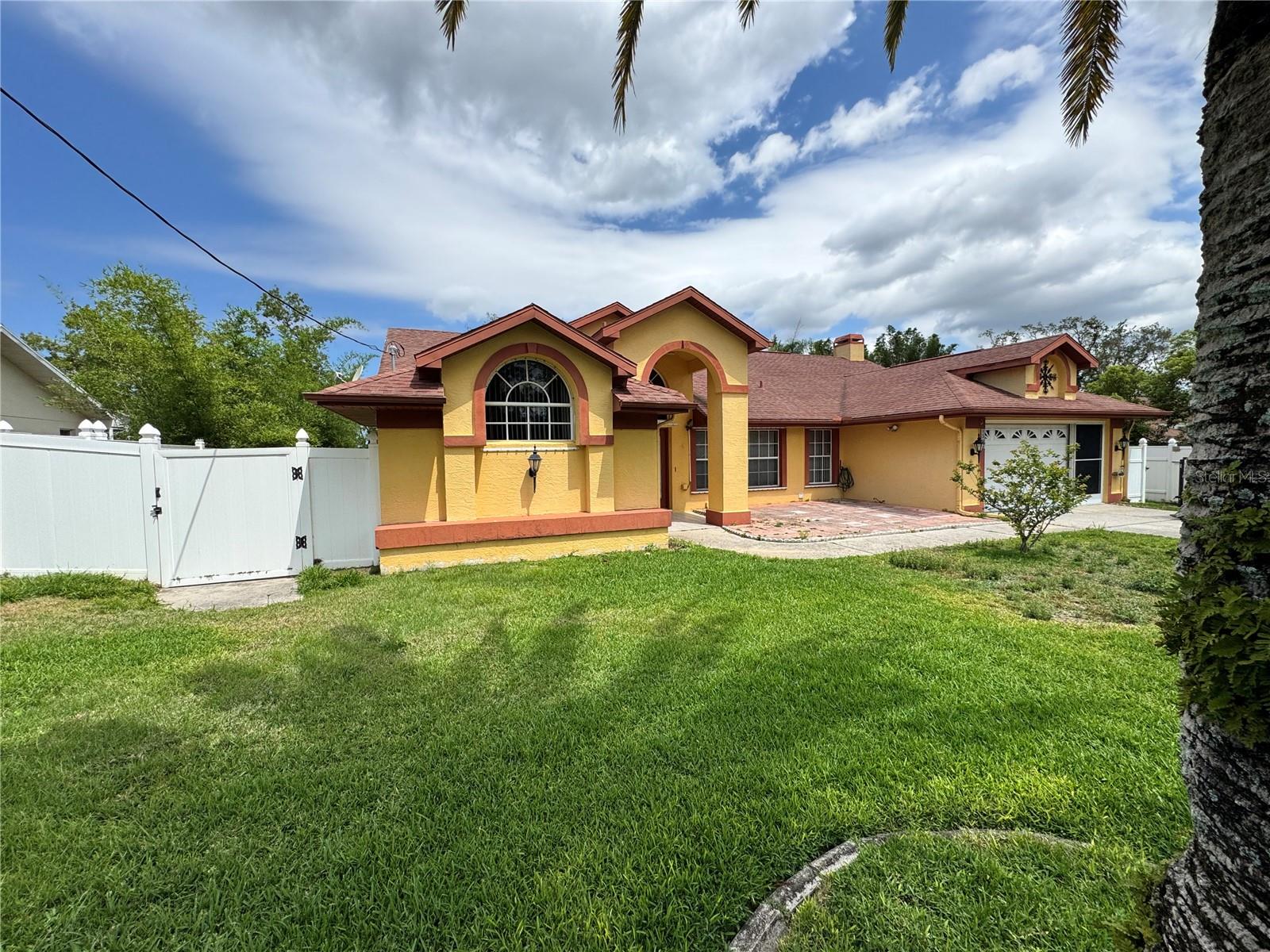 Image 2 of 35 For 4593 Goldcoast Avenue