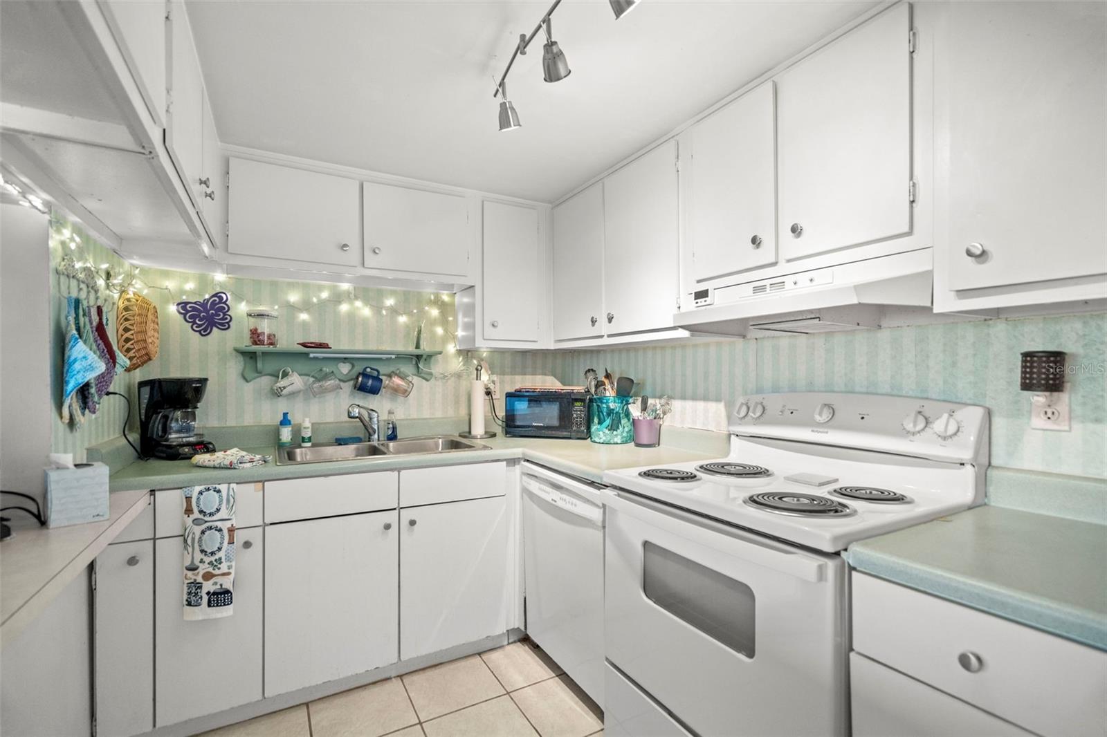 Image 10 of 26 For 7701 Starkey Road 443