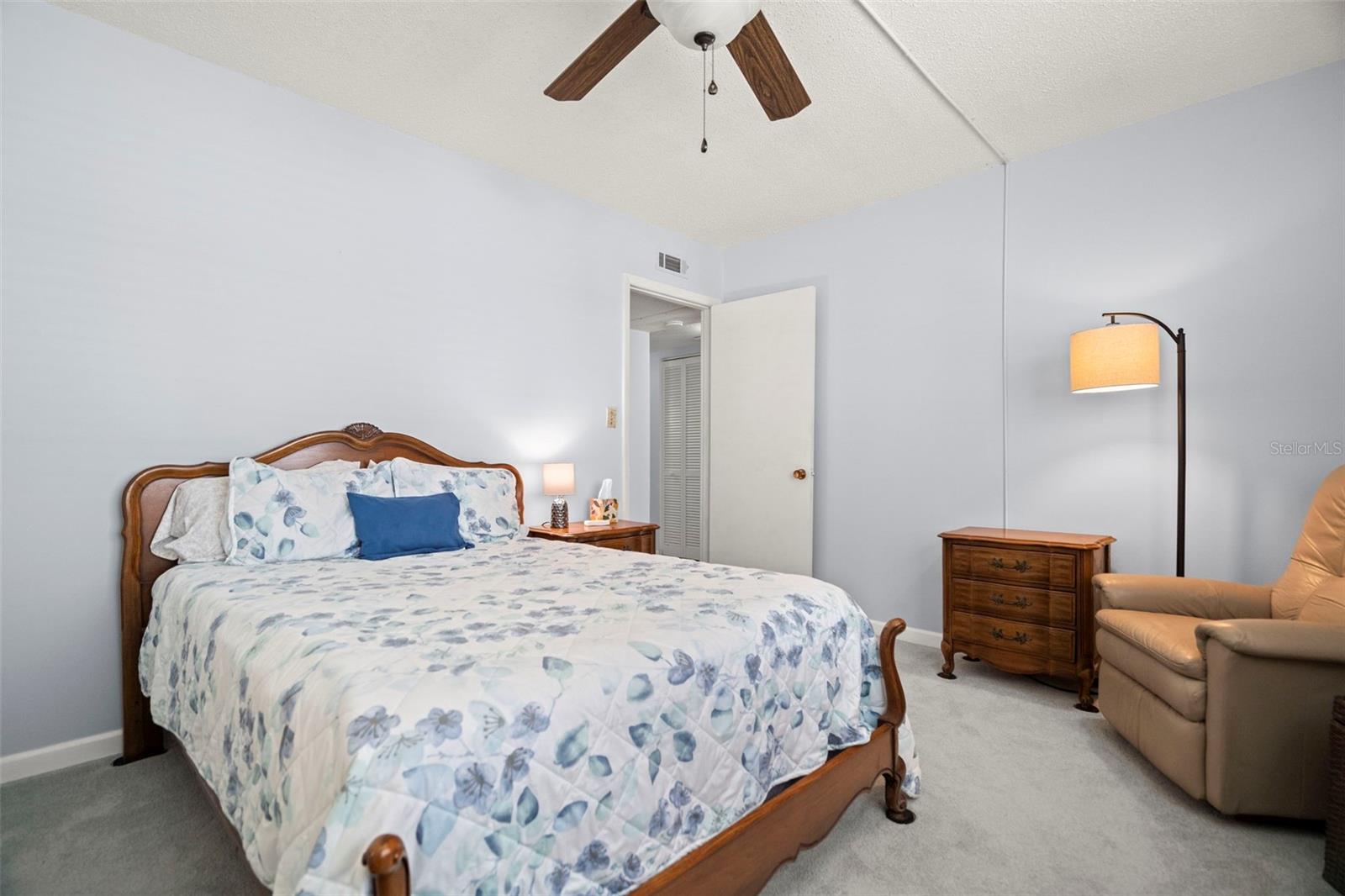 Image 16 of 26 For 7701 Starkey Road 443