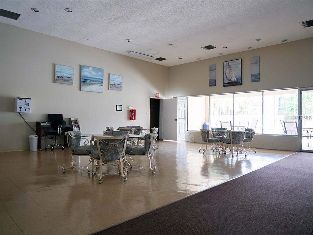 Image 19 of 26 For 7701 Starkey Road 443