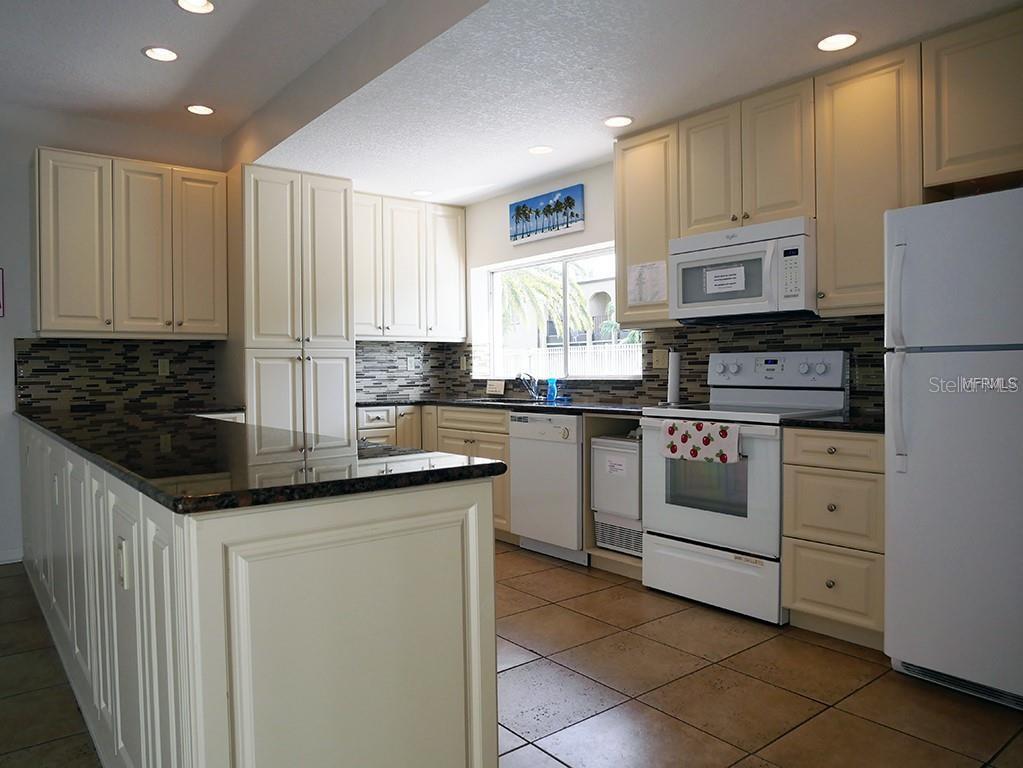 Image 20 of 26 For 7701 Starkey Road 443