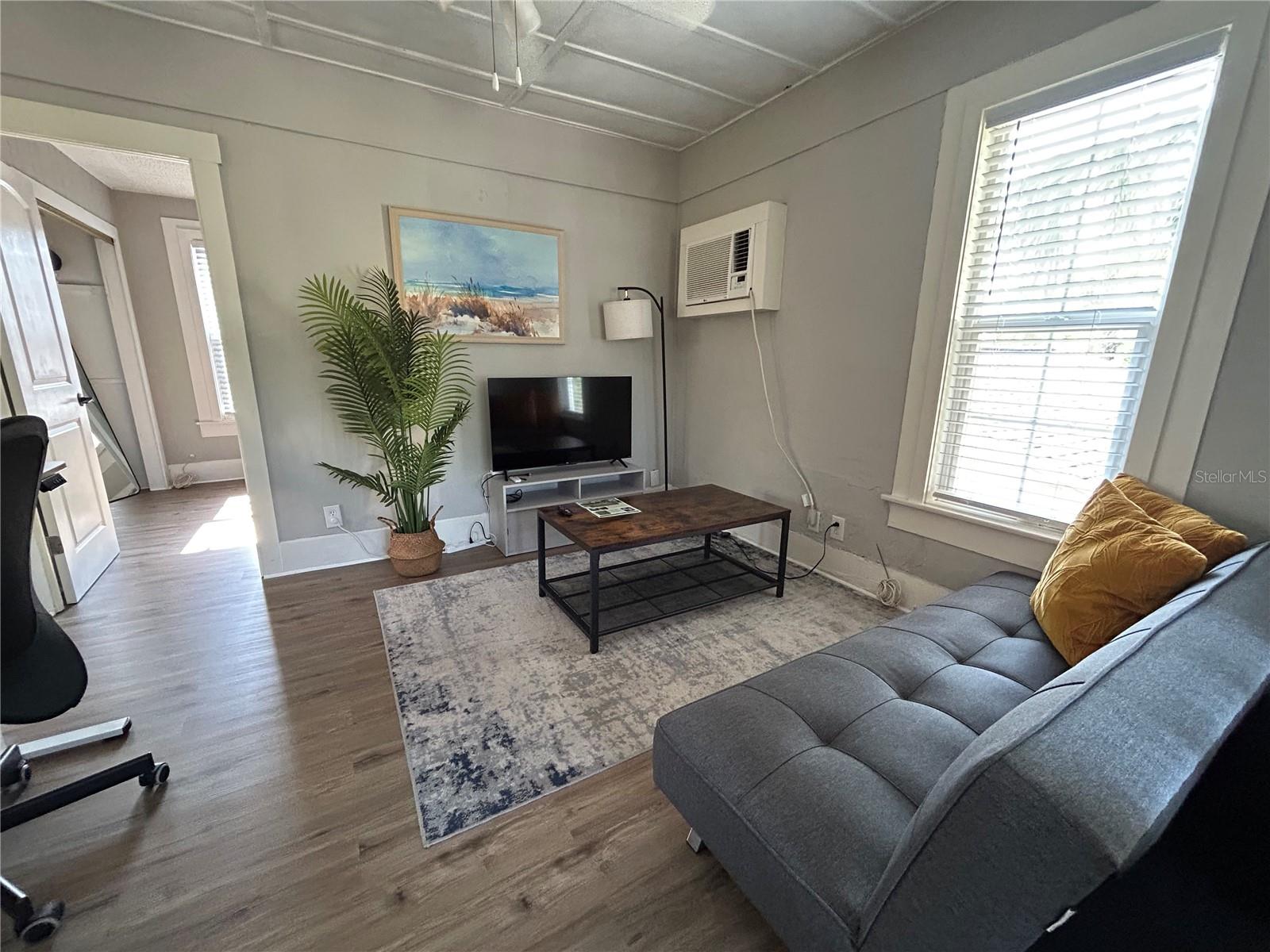 Image 18 of 29 For 943 7th Street N