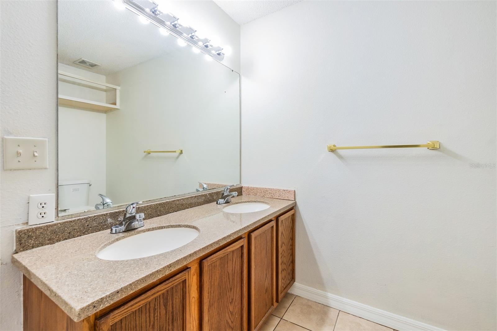 Image 14 of 31 For 2118 Ashley Lakes Drive