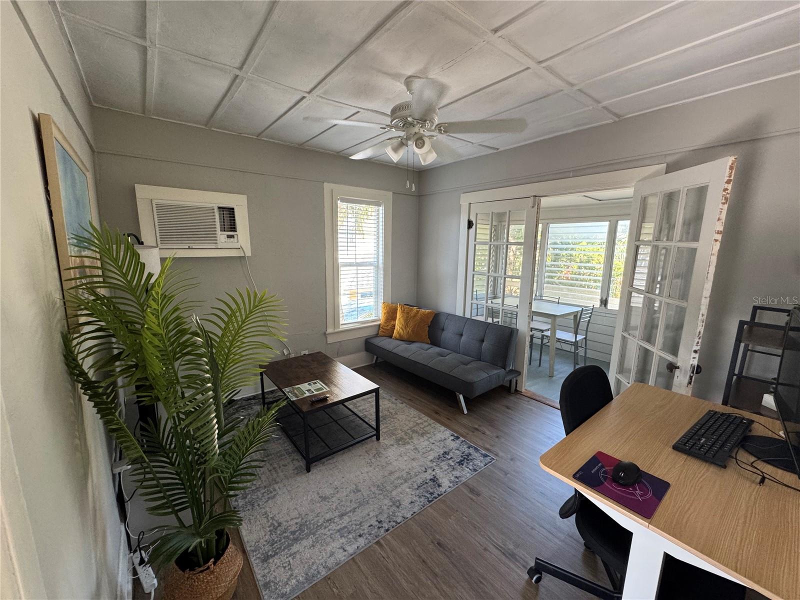 Image 17 of 29 For 943 7th Street N