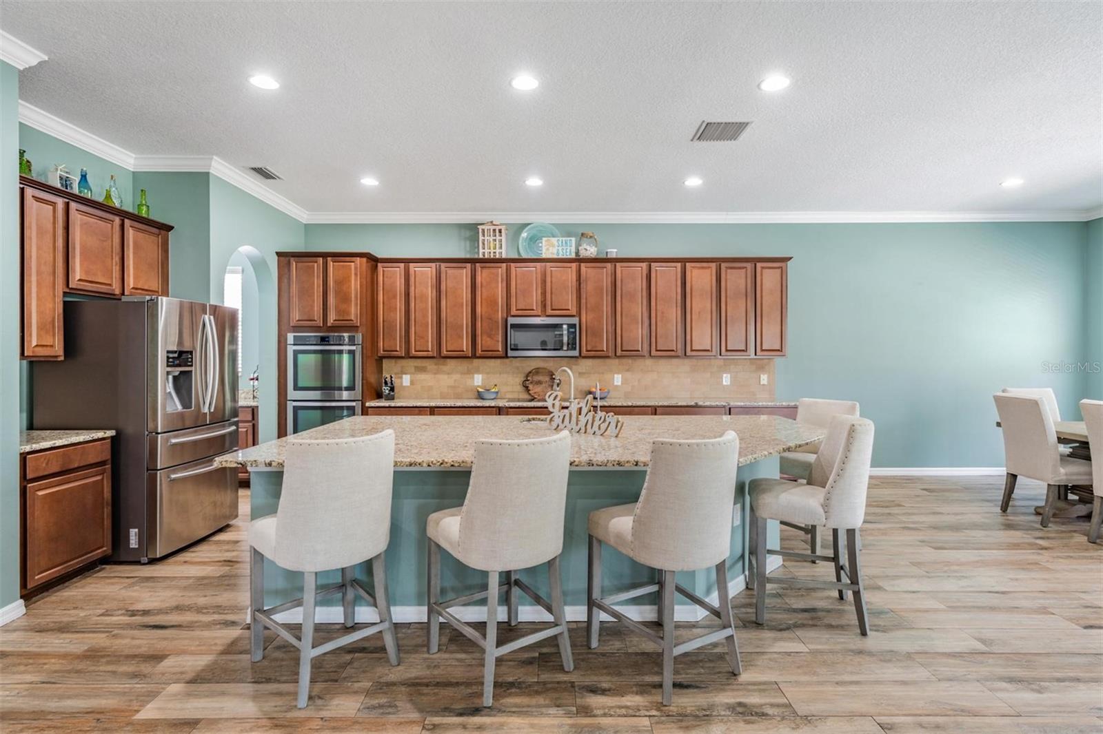 Listing photo id 8 for 4094 Windcrest Drive