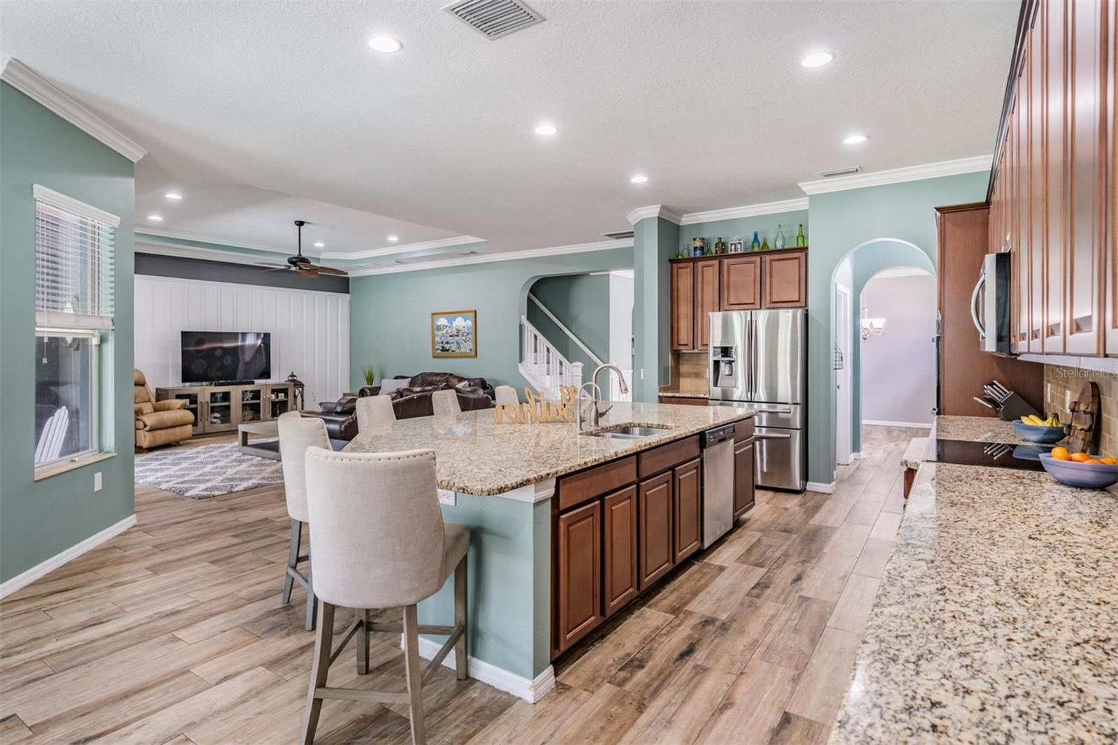 Listing photo id 11 for 4094 Windcrest Drive