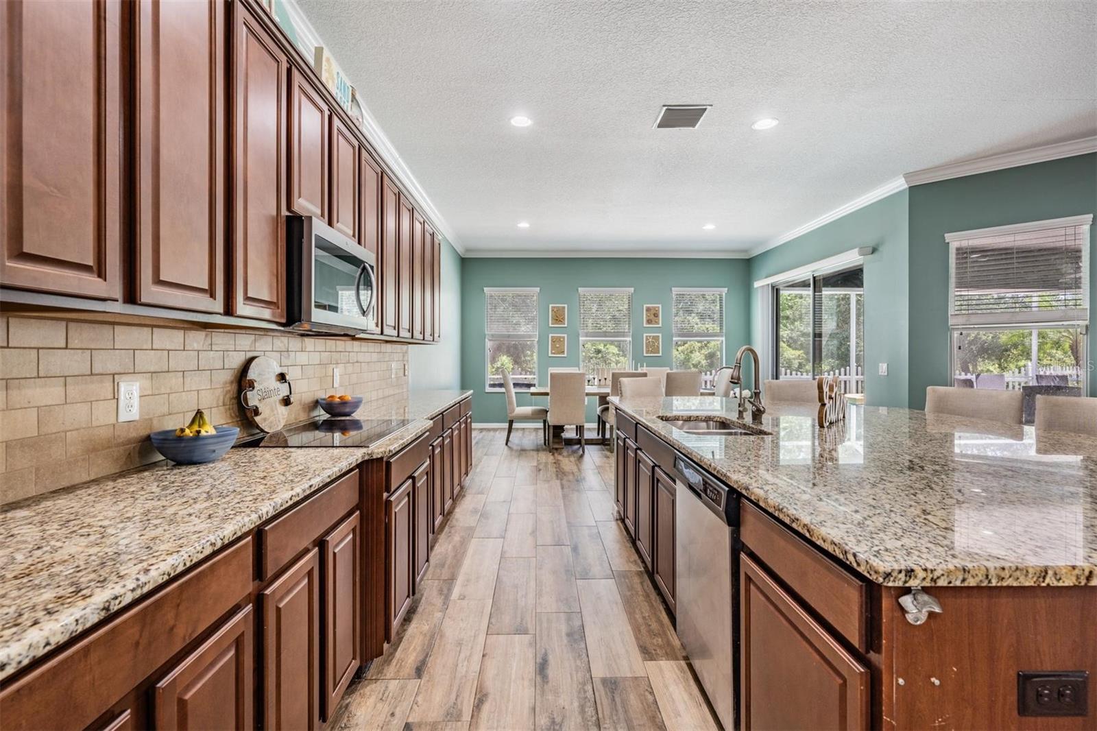 Listing photo id 12 for 4094 Windcrest Drive
