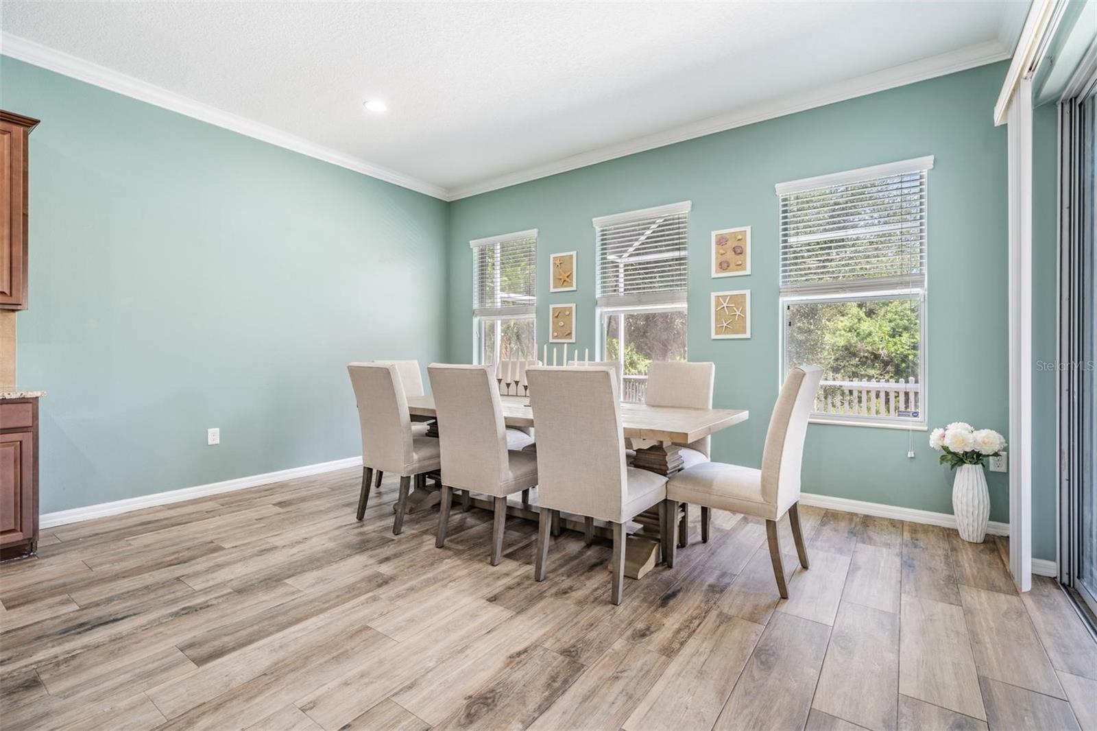 Listing photo id 14 for 4094 Windcrest Drive