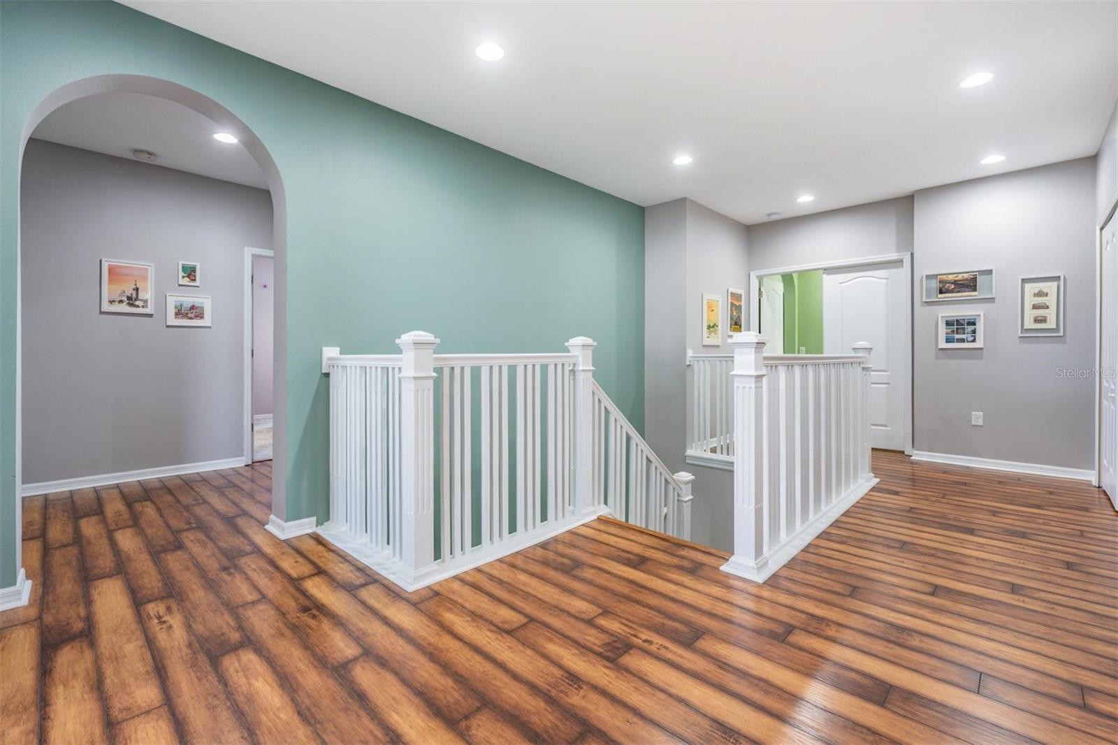 Listing photo id 18 for 4094 Windcrest Drive