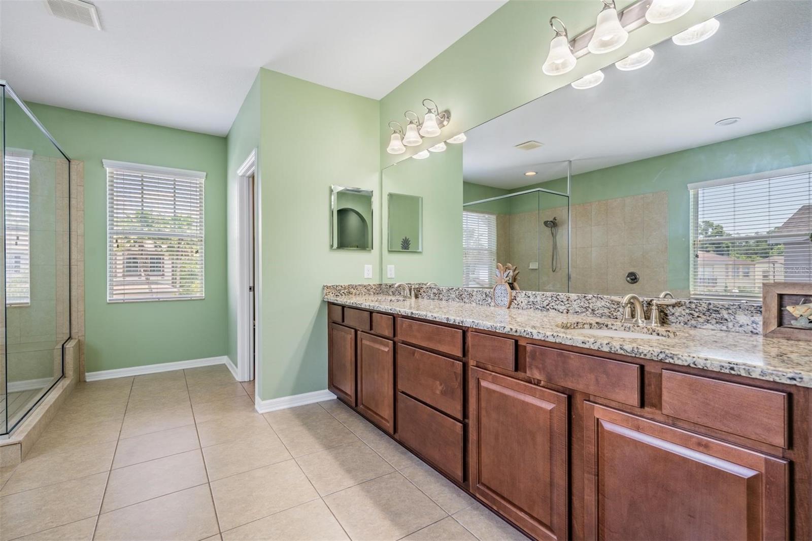 Listing photo id 21 for 4094 Windcrest Drive
