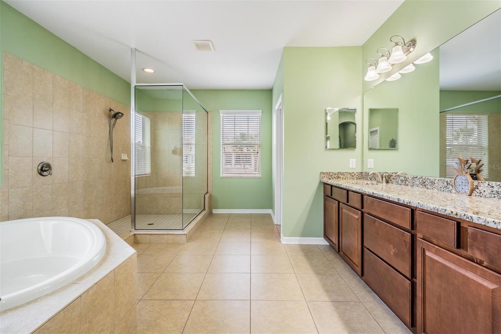 Listing photo id 22 for 4094 Windcrest Drive