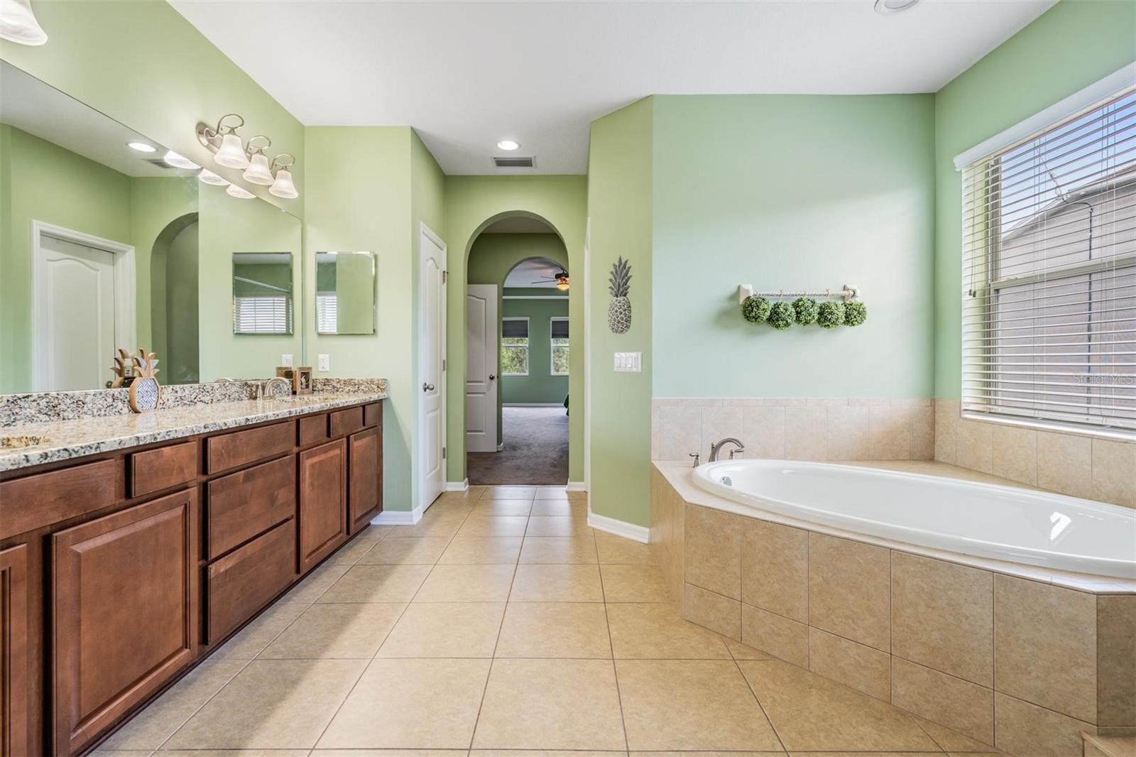 Listing photo id 23 for 4094 Windcrest Drive