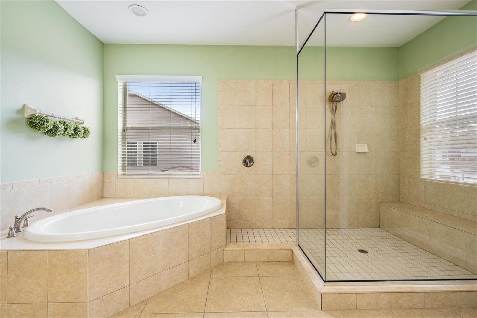 Listing photo id 24 for 4094 Windcrest Drive