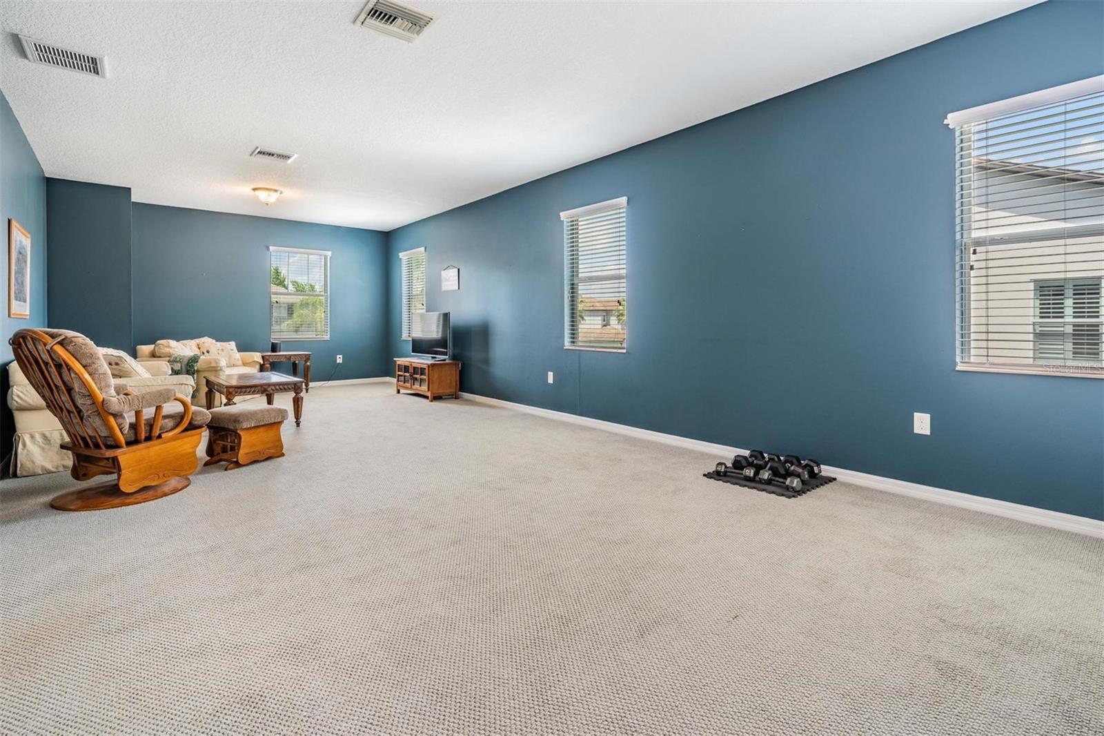 Listing photo id 25 for 4094 Windcrest Drive