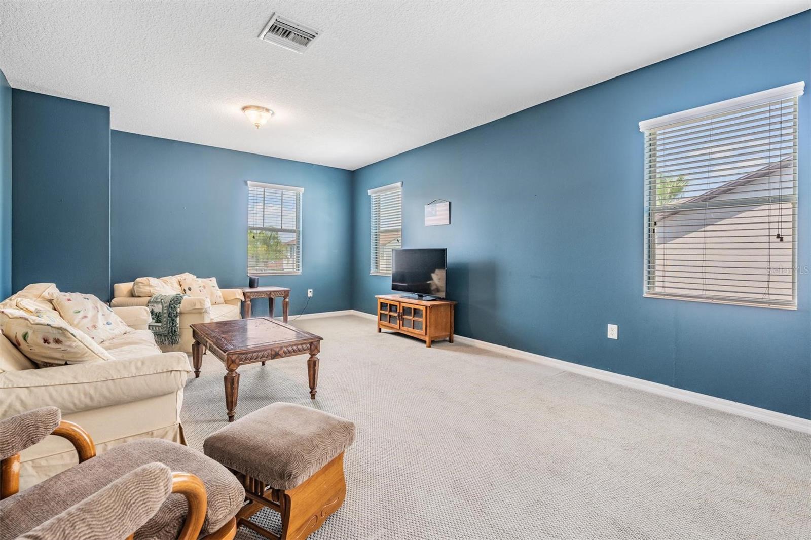 Listing photo id 26 for 4094 Windcrest Drive