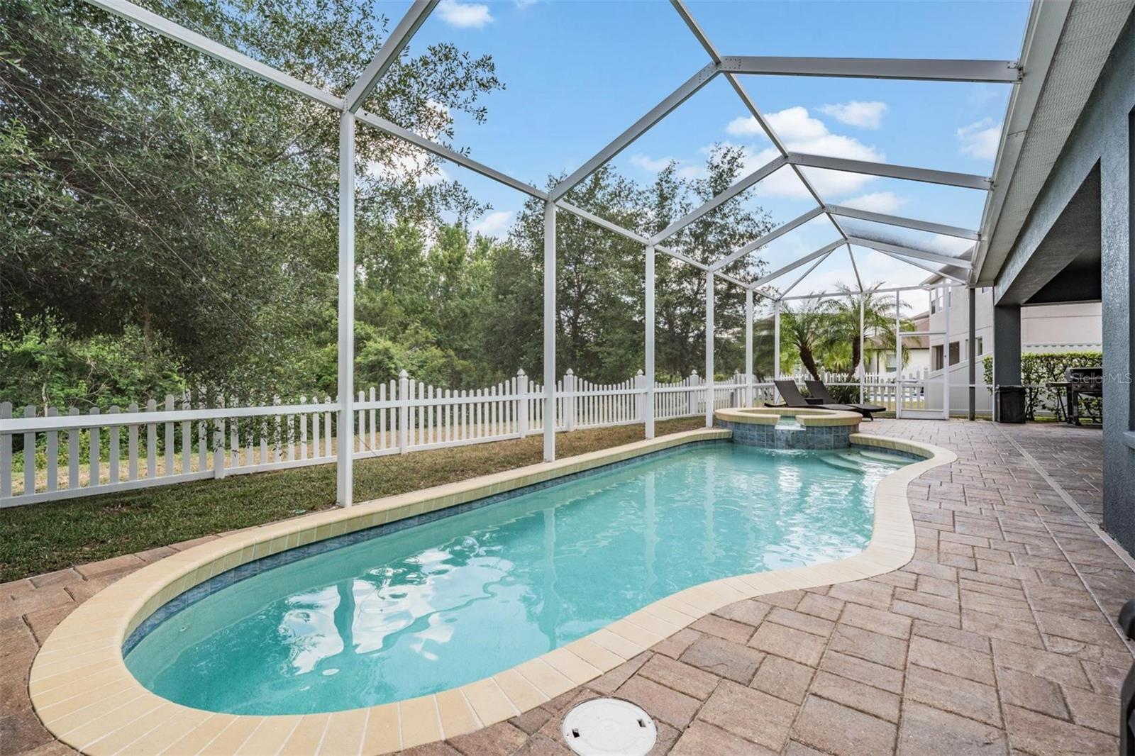 Listing photo id 41 for 4094 Windcrest Drive