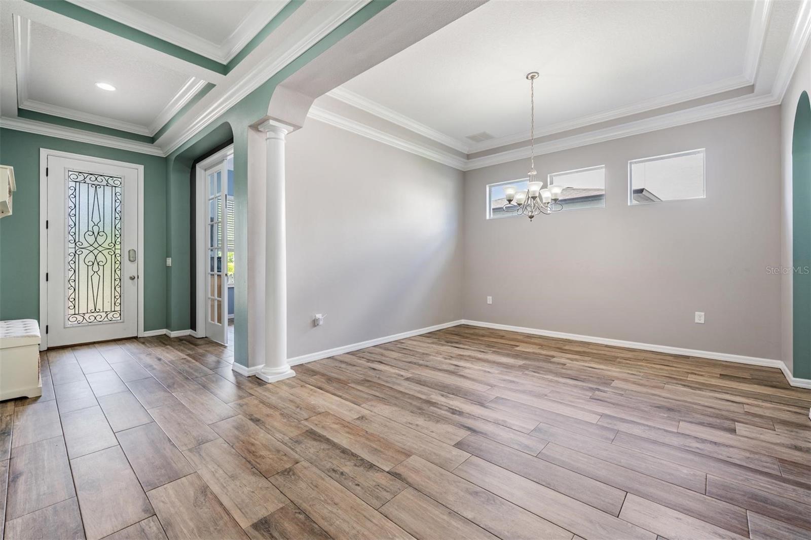 Listing photo id 5 for 4094 Windcrest Drive